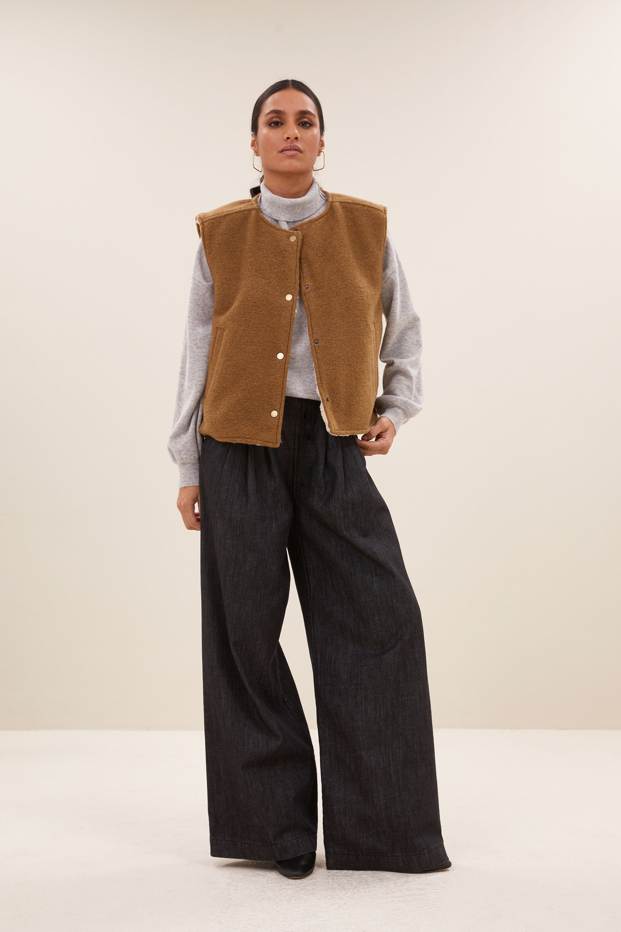 joelle wool jacket - camel, comfortabele draagervaring, losvallende pasvorm, draagbaar aan beide zijden - by-bar - aanvullende foto