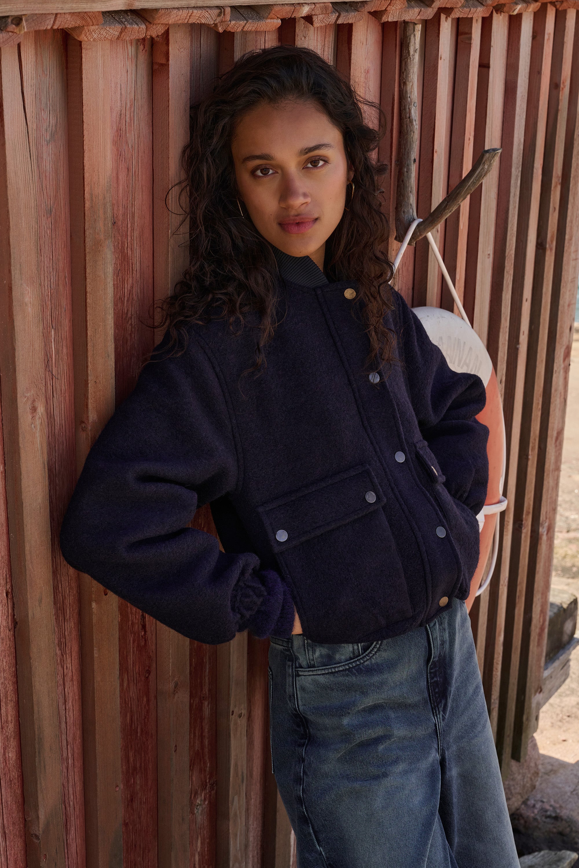 maggie wool jacket - midnight, korte fit, elastieken band, wolblend - by-bar - sfeerbeeld