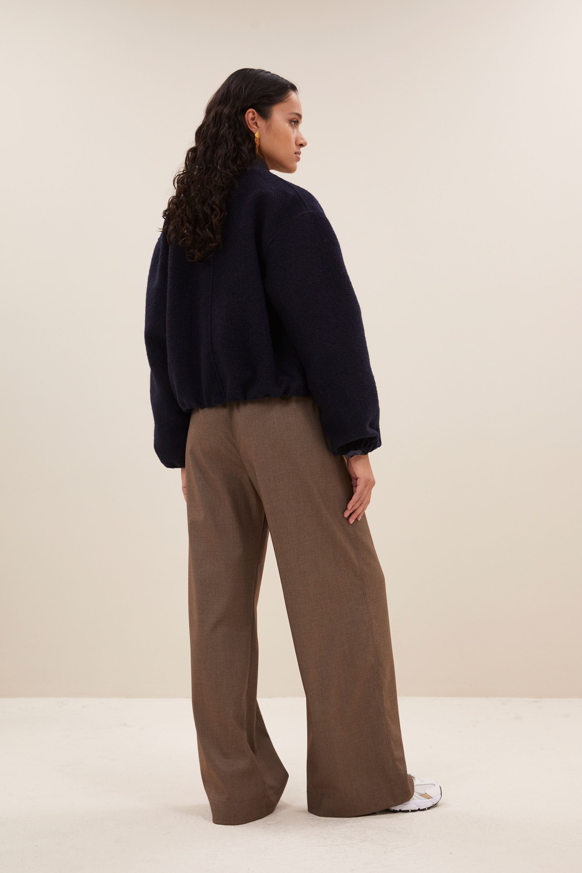 maggie wool jacket - midnight, korte fit, elastieken band, wolblend - by-bar - zijaanzicht