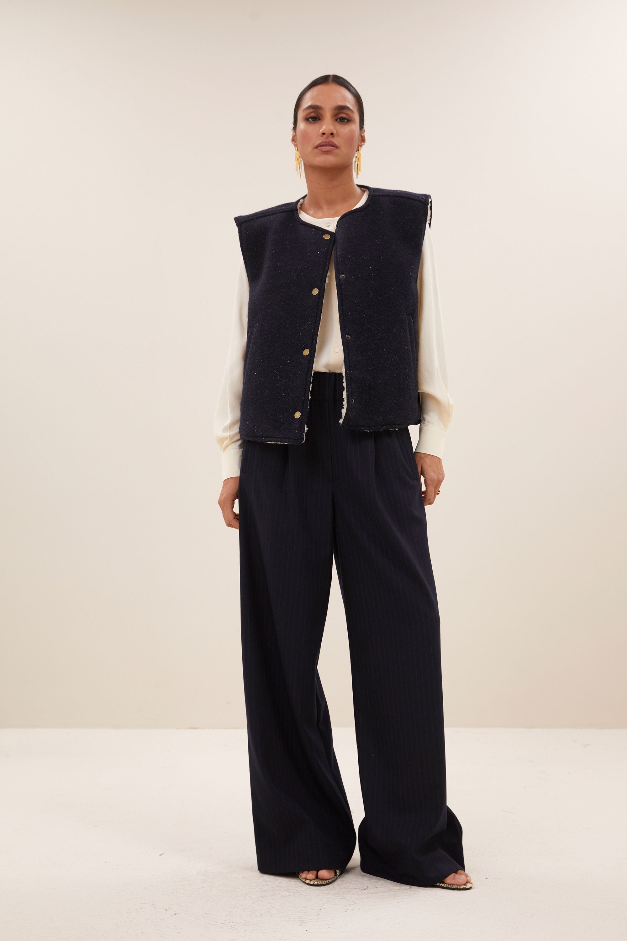 joelle sparkle jacket - midnight, verborgen steekzakken, subtiel geweven lurex draad, draagbaar aan beide zijden - by-bar - vooraanzicht