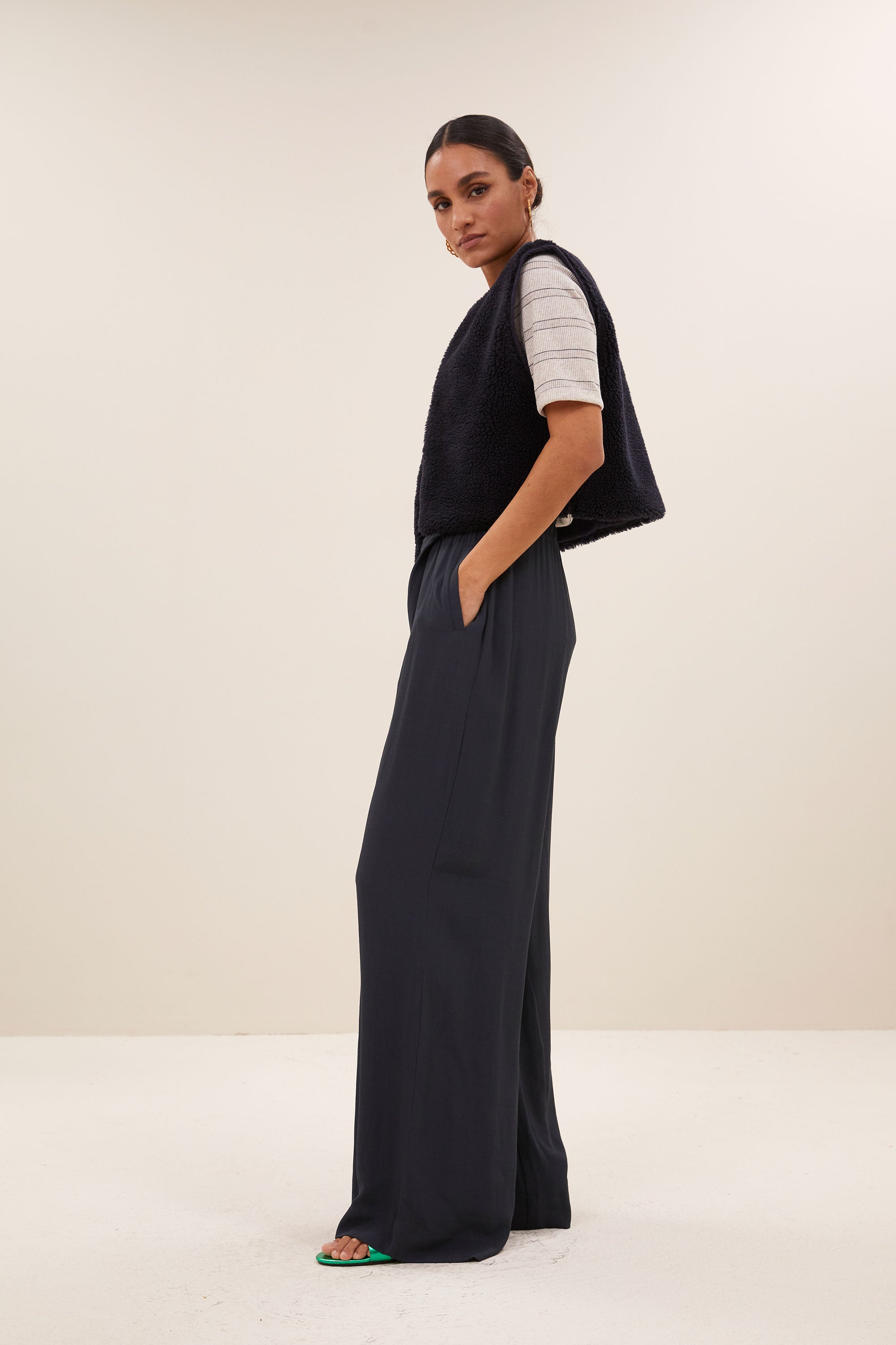 wolly midnight gilet | midnight