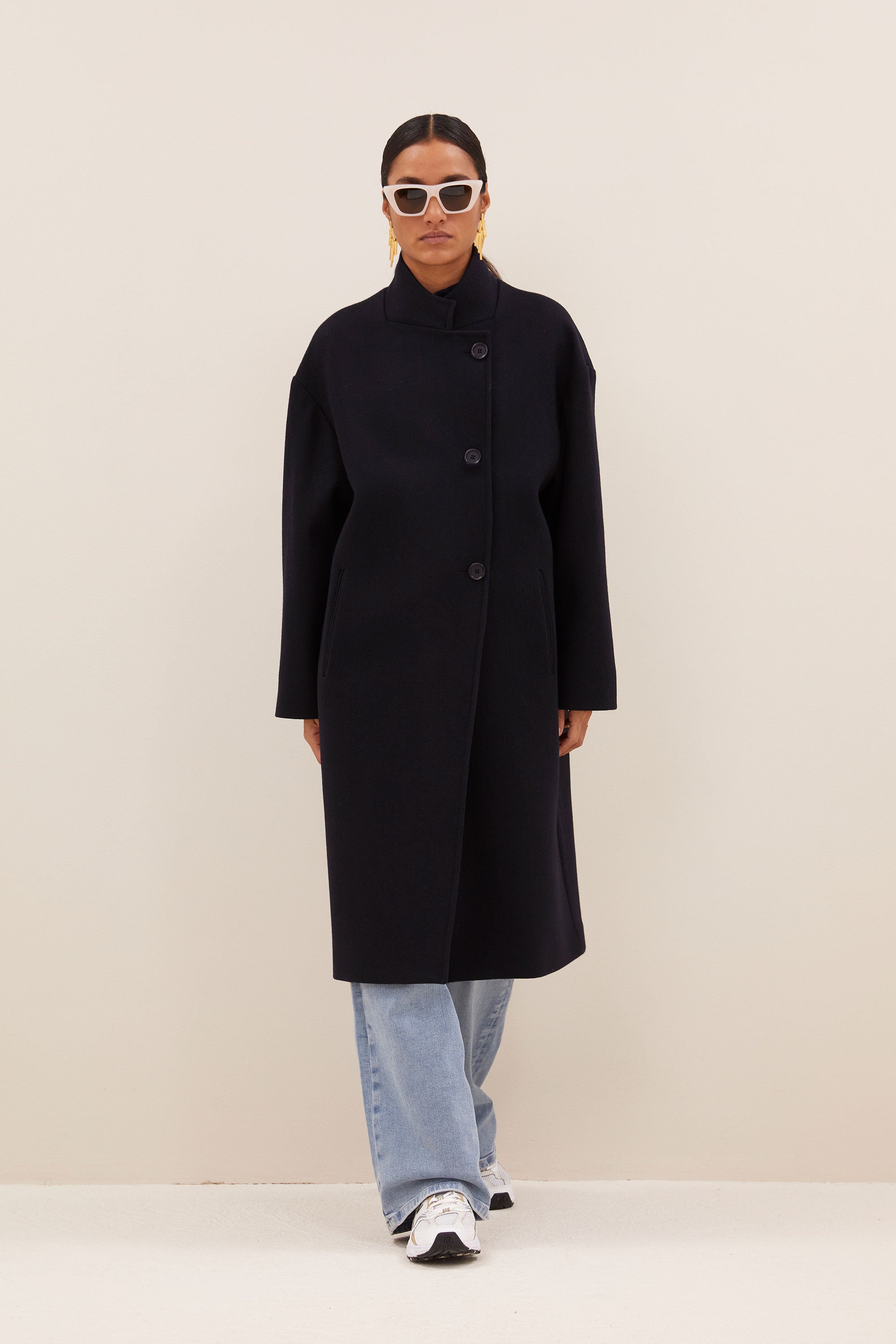 macy coat - midnight, all-time classic, verborgen steekzakken, opstaande kraag - by-bar - achteraanzicht