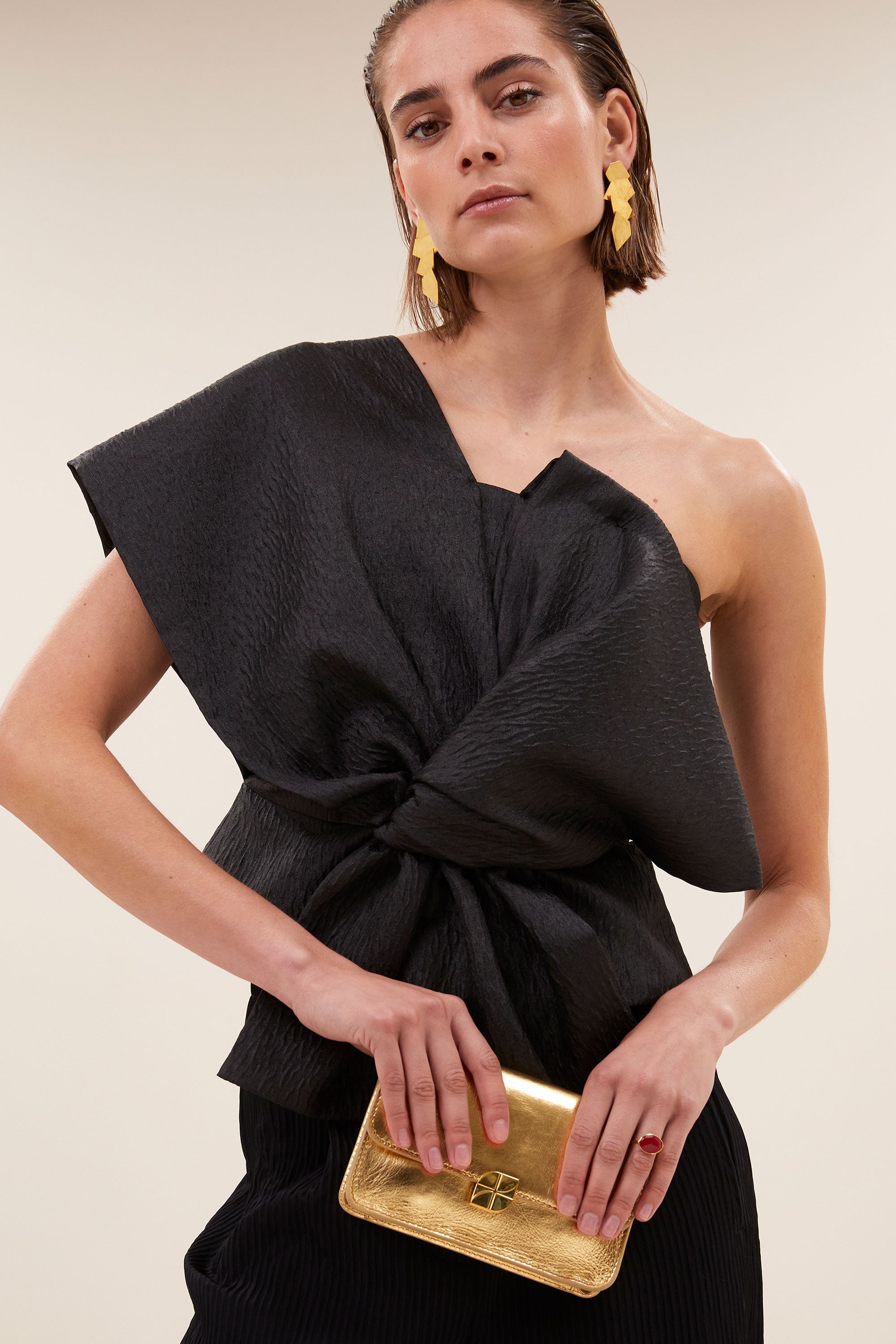 loua gloss bag | metallic gold