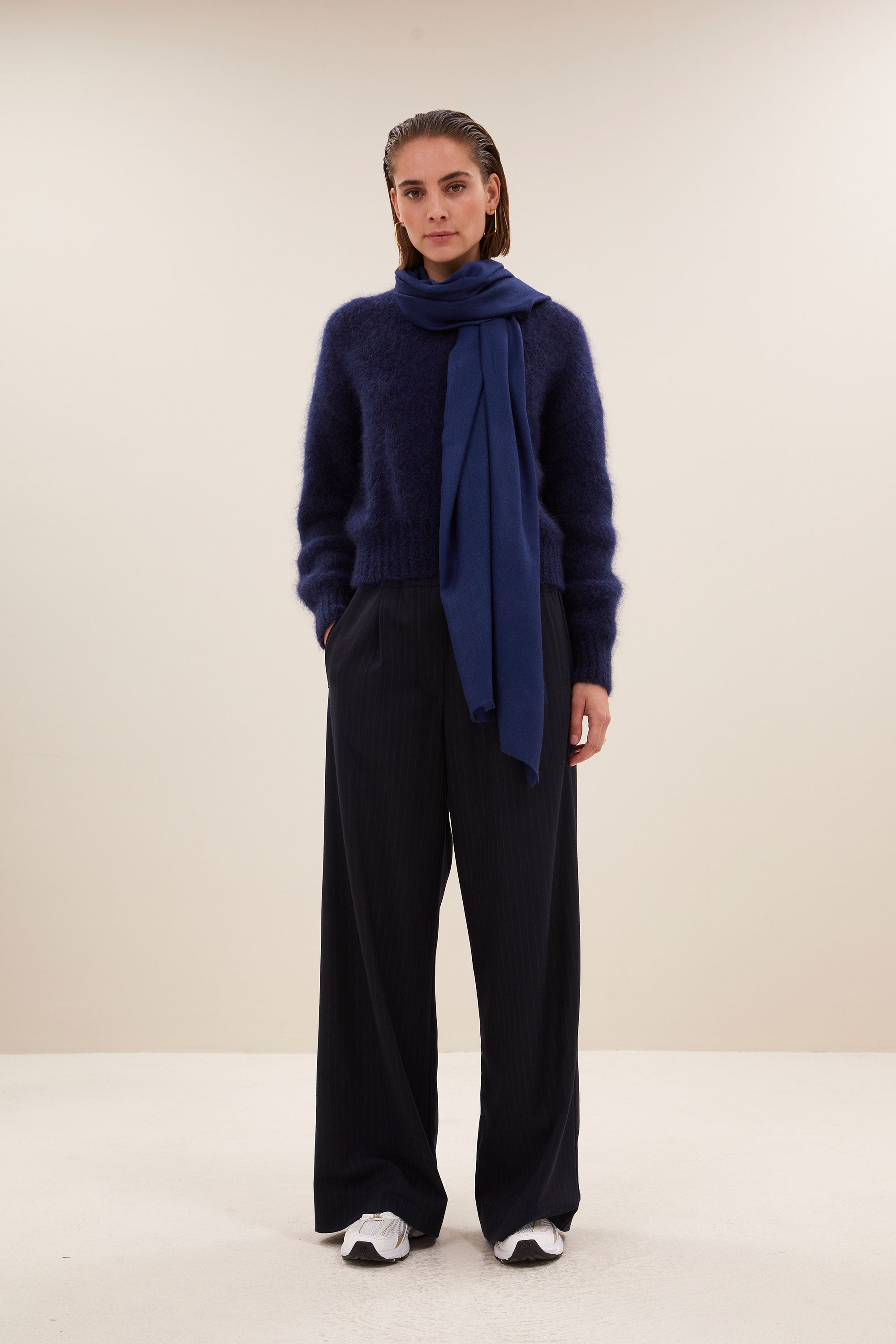 aria scarf - navy blue, all-time classic, perfecte shopper - by-bar - vooraanzicht