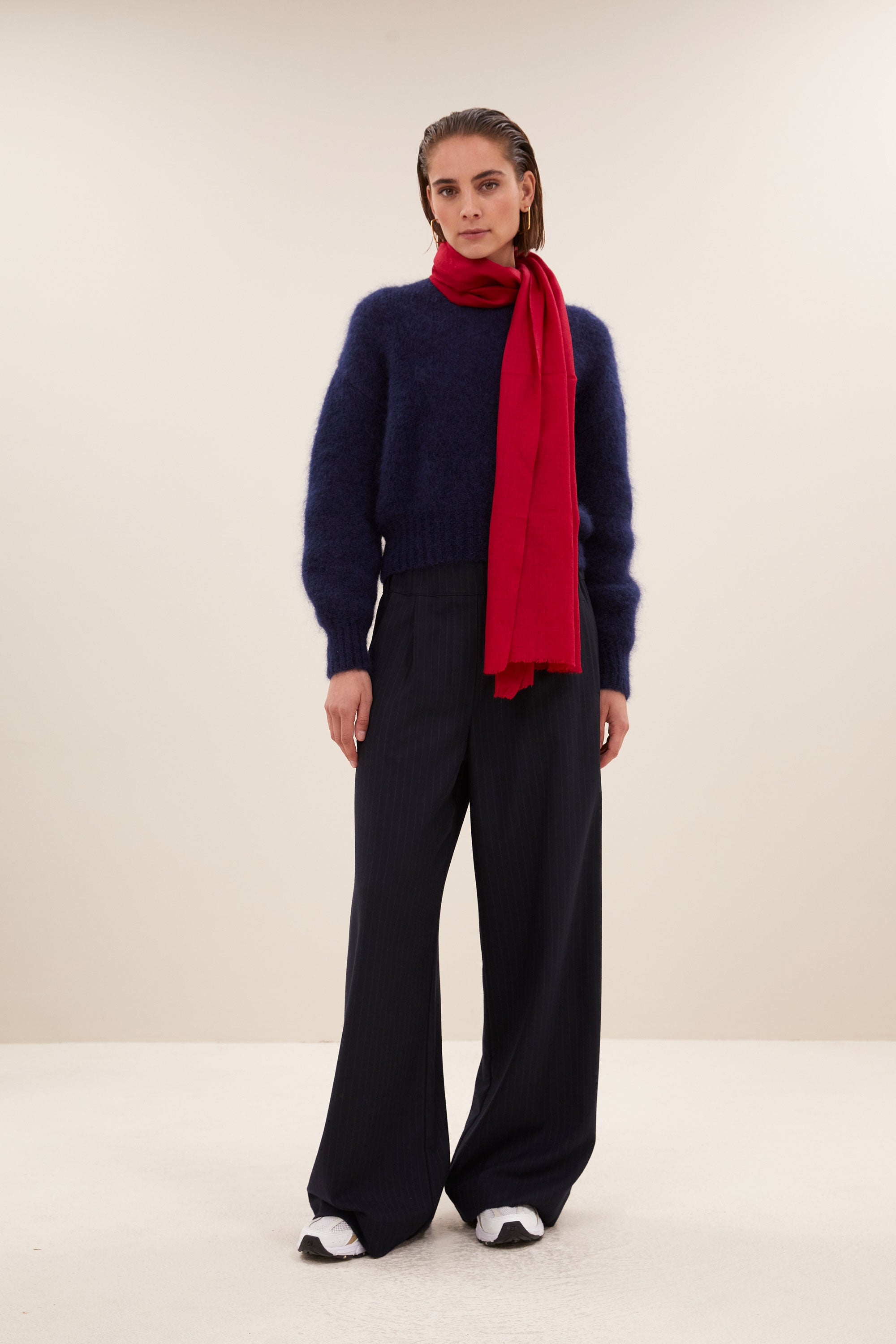 aria scarf - cherry red, all-time classic, perfecte shopper - by-bar - vooraanzicht