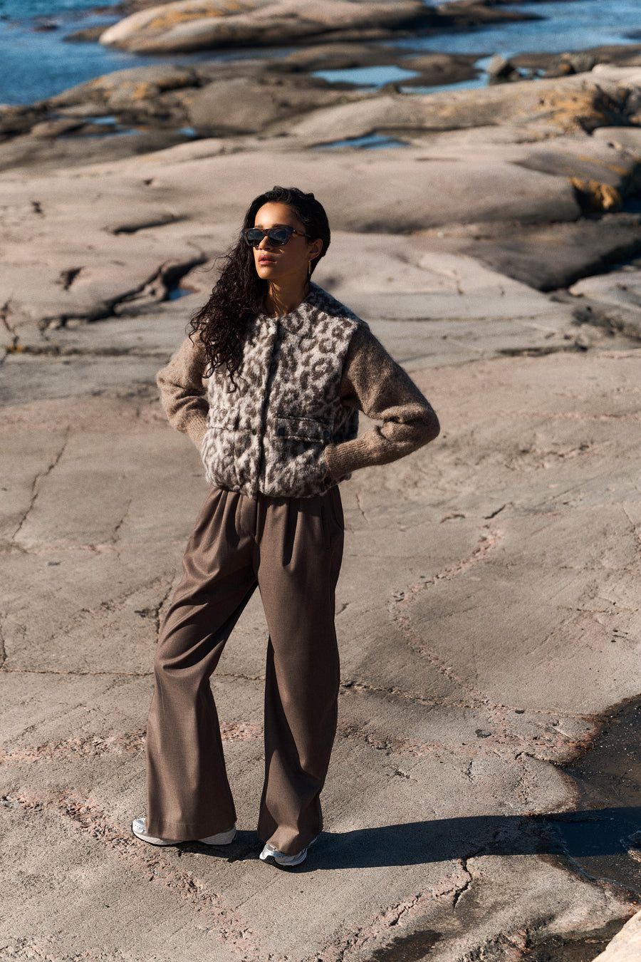 maggie sleeveless leo jacket | leopard print