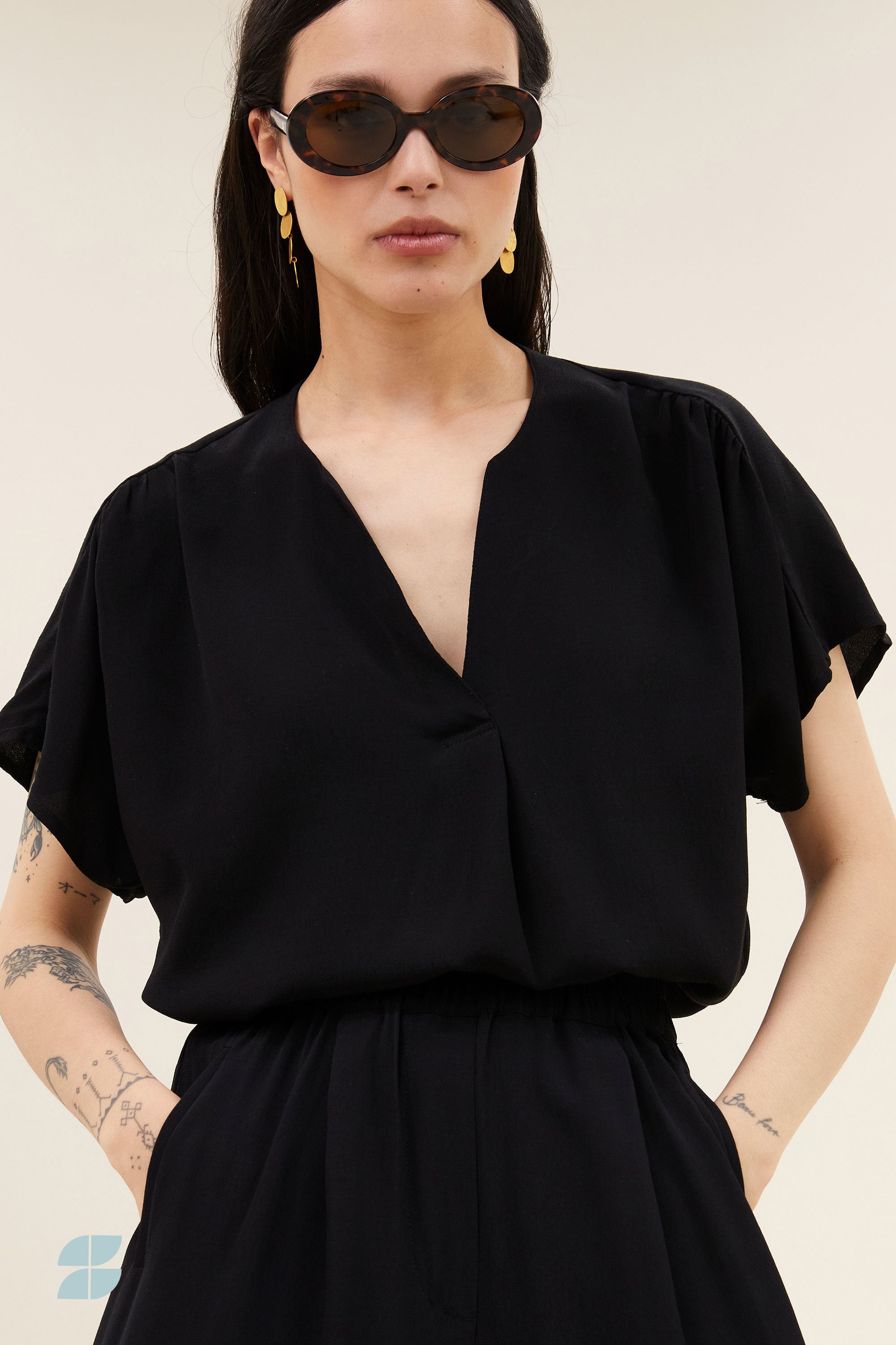 moon viscose blouse | jet black