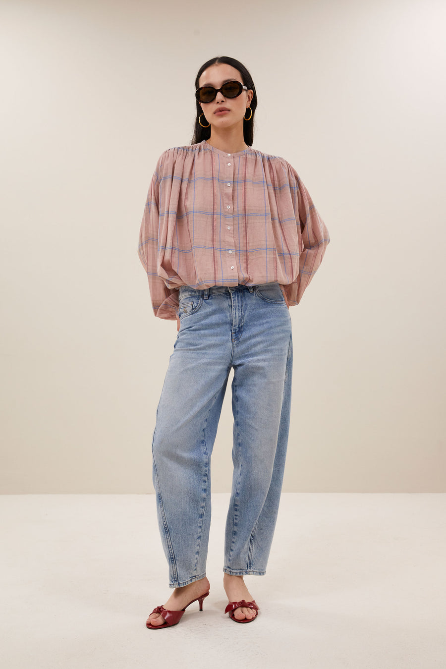 nyka-pink-check-blouse-blush-pink-check-knoopsluiting-normale pasvorm-ronde halslijn-by-bar-vooraanzicht