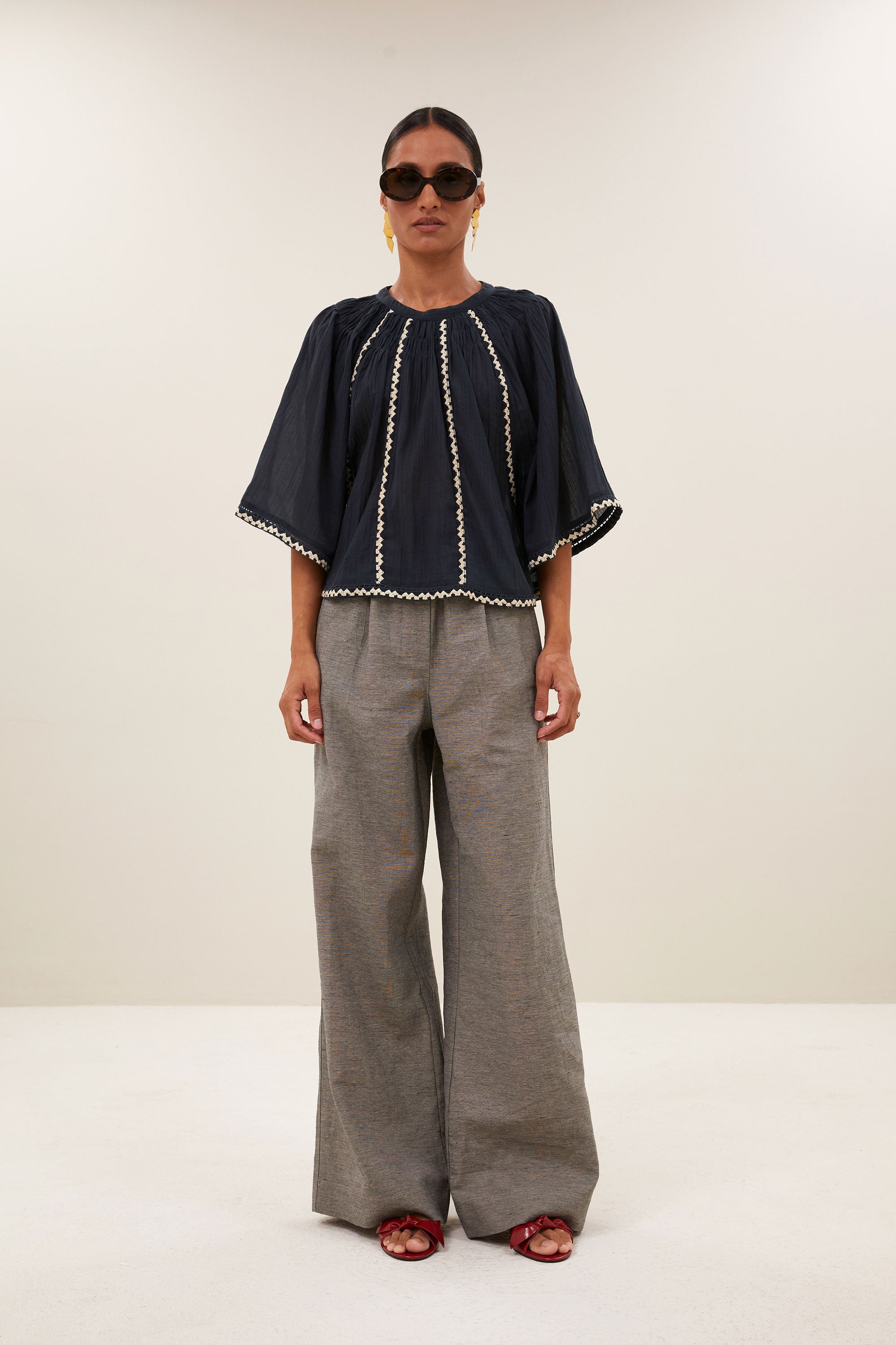 emmi embroidery blouse | charcoal