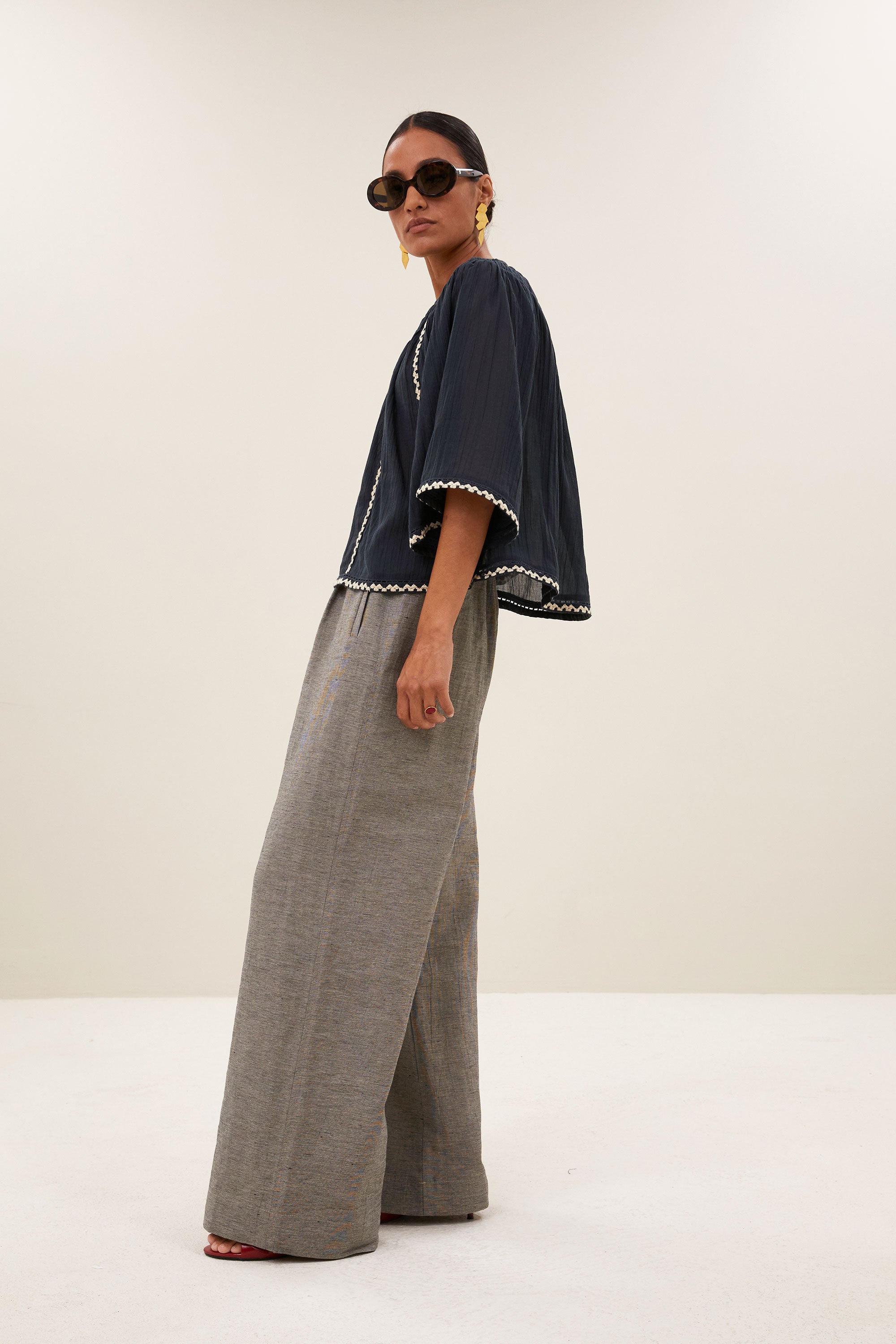 emmi embroidery blouse | charcoal