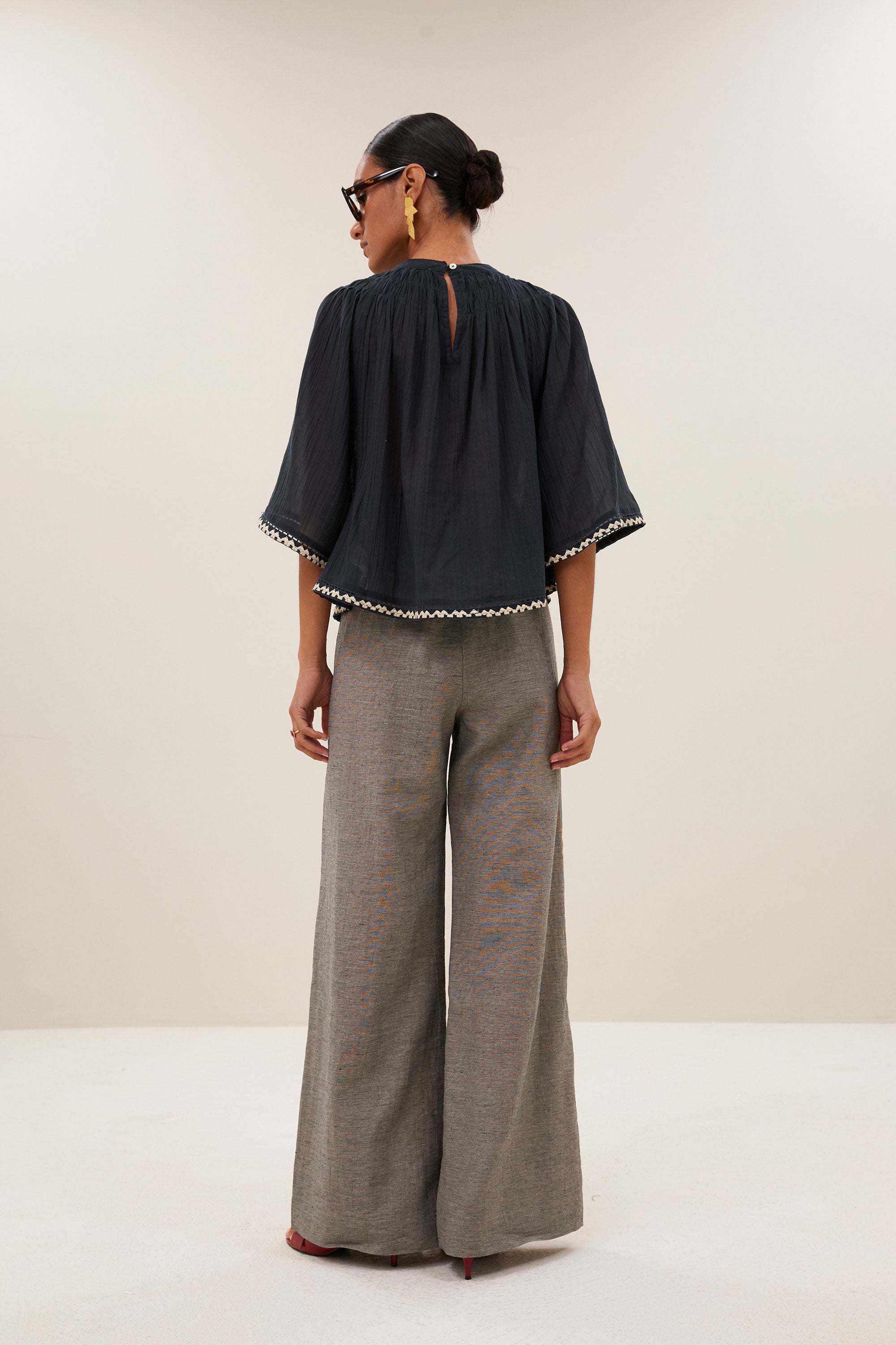 emmi embroidery blouse | charcoal