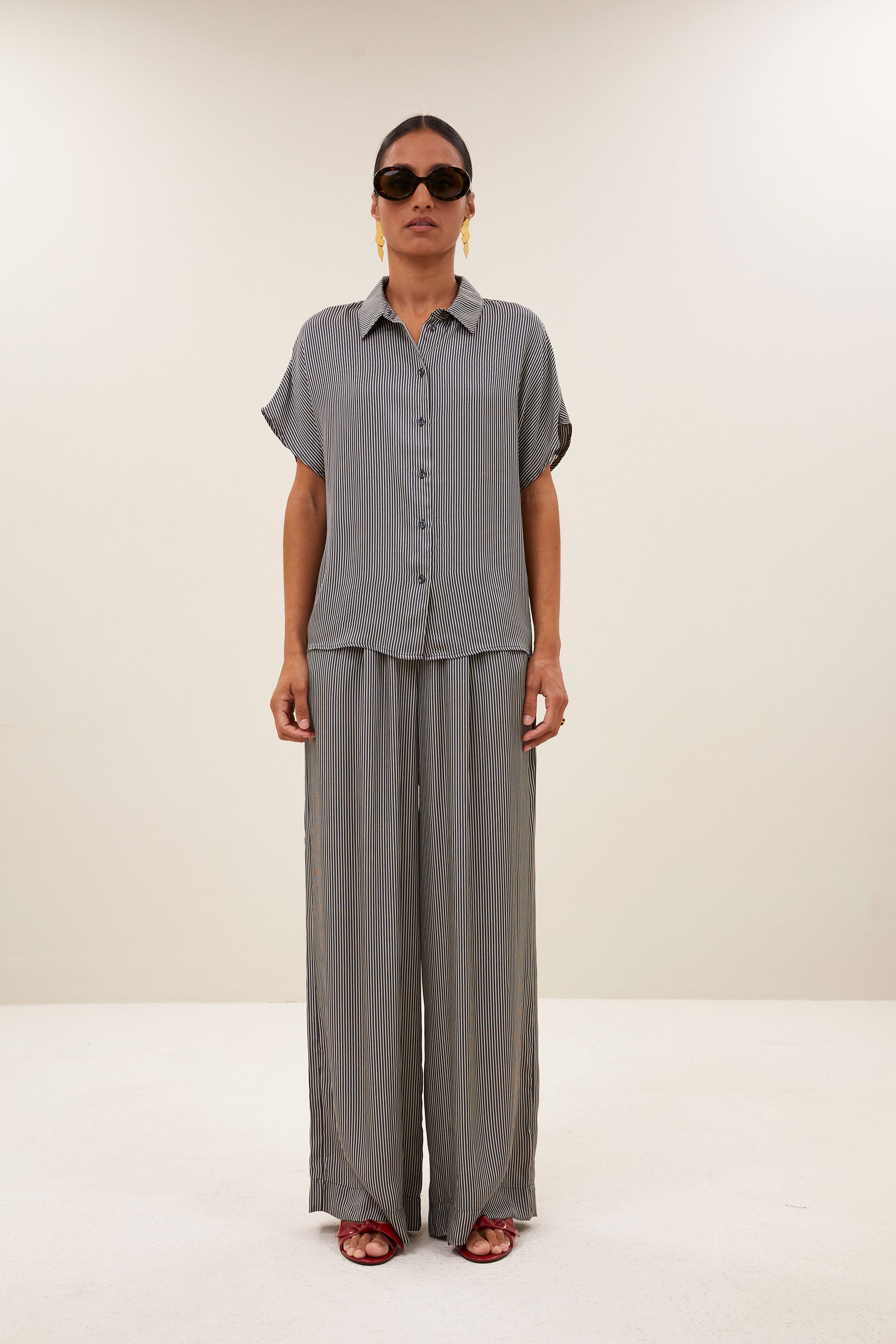 barley silky stripe blouse | jet black stripe