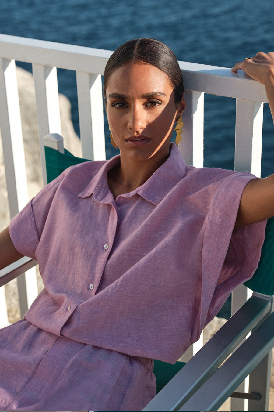 pixie-linen-blouse-dusty-pink-knoopsluiting-kleine kapmouw-draagbaar als set-by-bar-sfeerbeeld