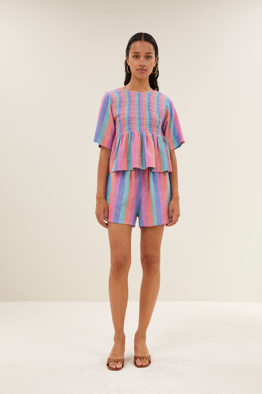 runa-rainbow-top-rainbow-stripe-biologisch katoen-ronde halslijn-draagbaar als set-by-bar-vooraanzicht