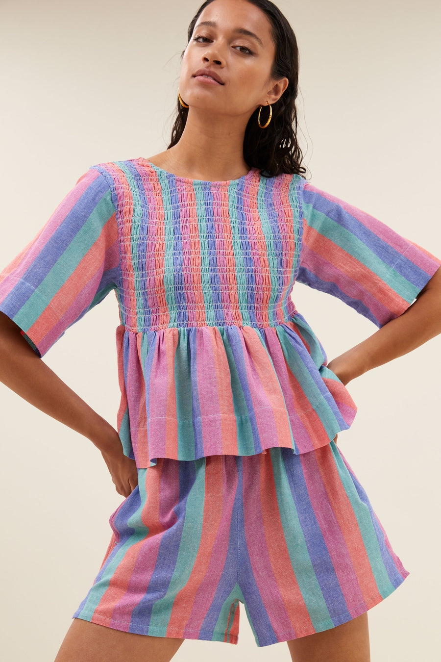 runa-rainbow-top-rainbow-stripe-biologisch katoen-ronde halslijn-draagbaar als set-by-bar-detail