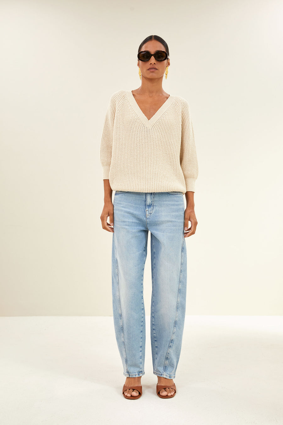 lune-fifa-pullover-almond-casual fit-normale pasvorm-v-halslijn-by-bar-vooraanzicht