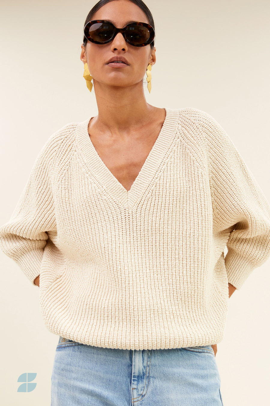 lune-fifa-pullover-almond-casual fit-normale pasvorm-v-halslijn-by-bar-sfeerbeeld