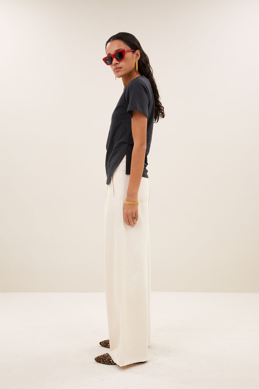 lux-grain-jeans-raw-white-normale taille-losvallende pasvorm-must-have essential-by-bar-zijaanzicht