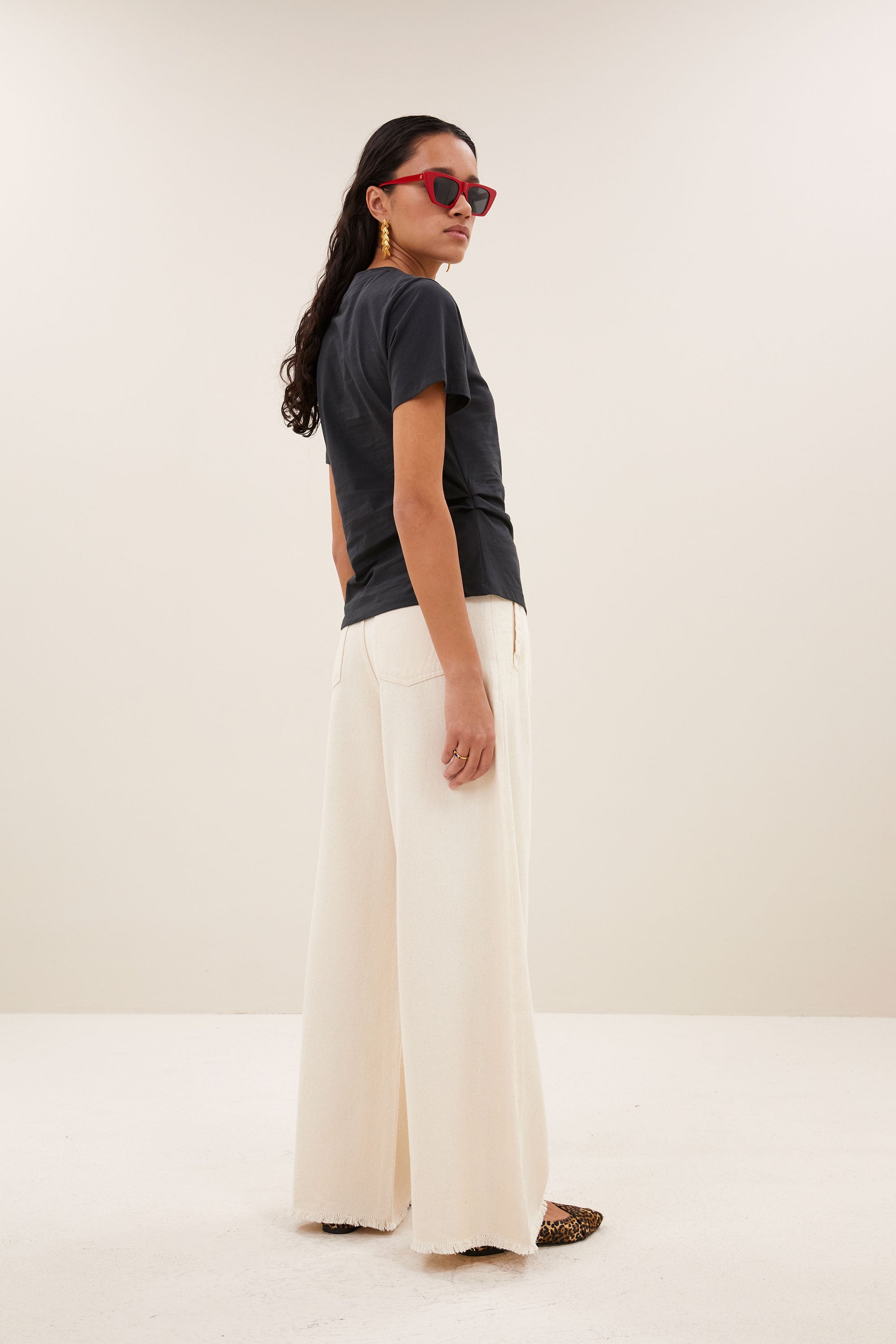 lux-grain-jeans-raw-white-normale taille-losvallende pasvorm-must-have essential-by-bar-achteraanzicht