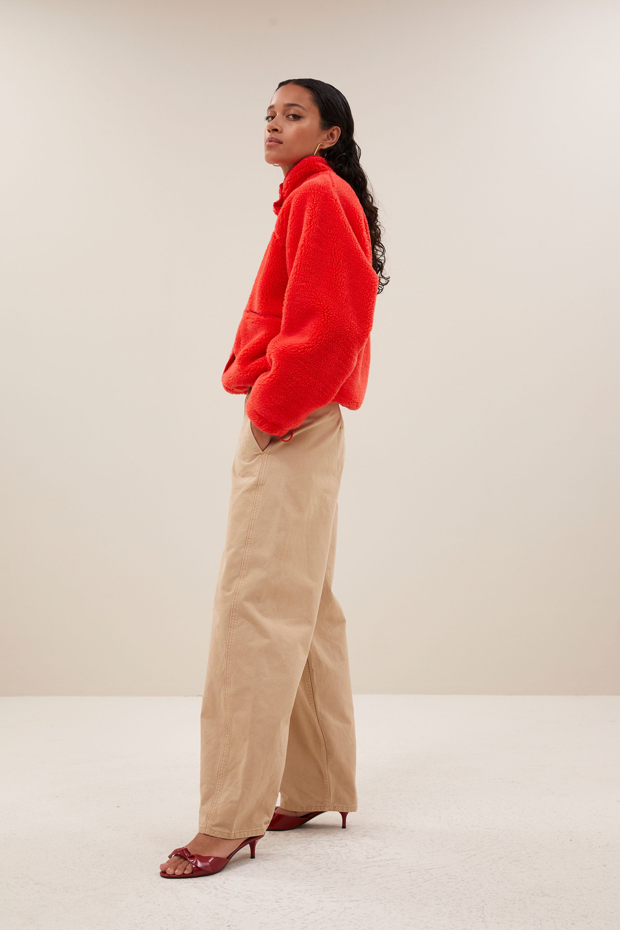 barth pants - tannin, comfy fit, cotton quality, zip and button closure - by-bar - side view