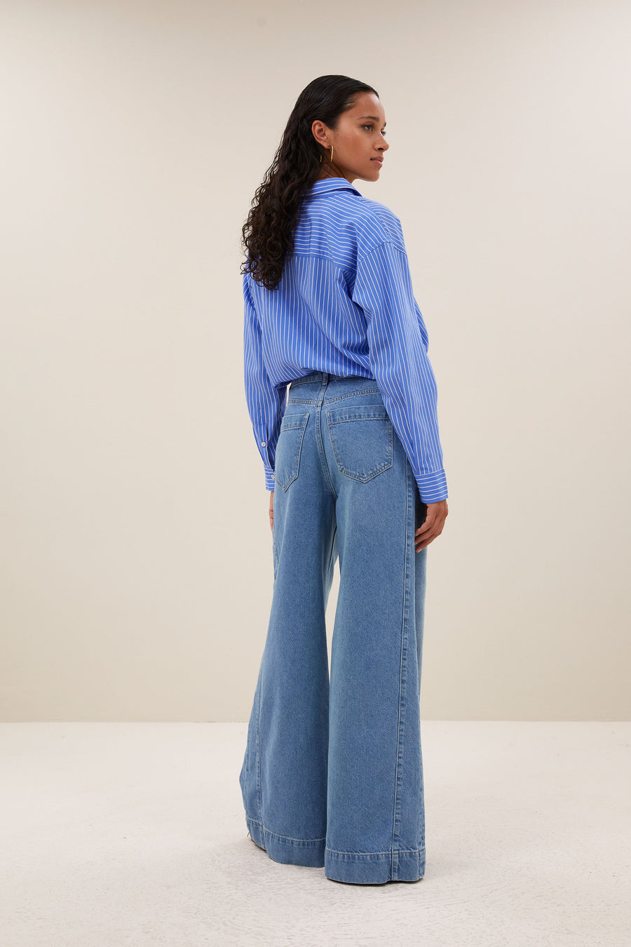 nono-jeans-denim-katoen kwaliteit-wijduitlopende pasvorm-hoge taille-by-bar-achteraanzicht