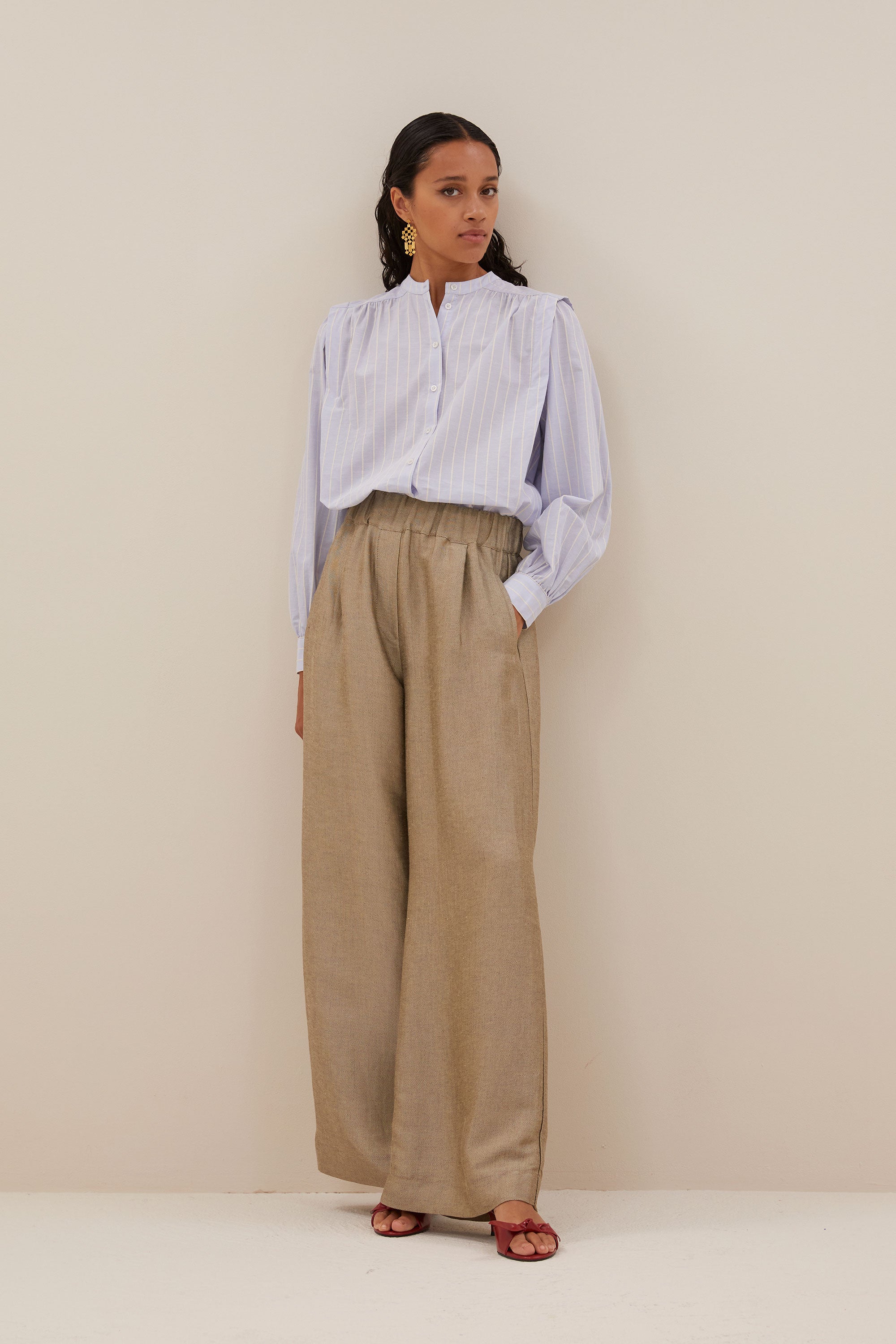 benji gloss pants - gold, elastic band, loose fit, pleated details - by-bar - extra photo