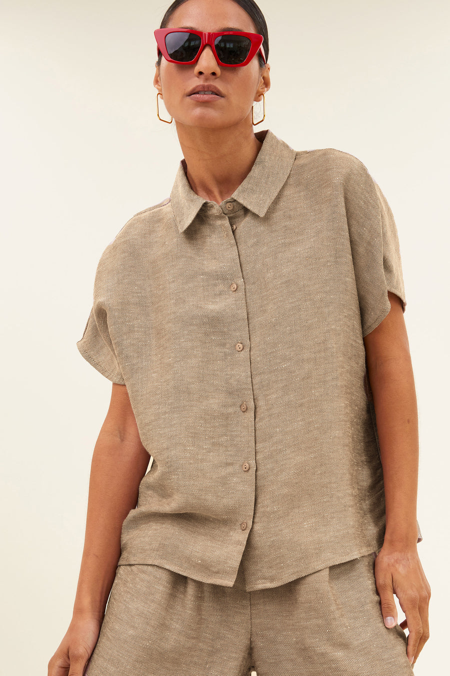 barley-gloss-blouse-gold-knoopsluiting-casual fit-draagbaar als set-by-bar-detail