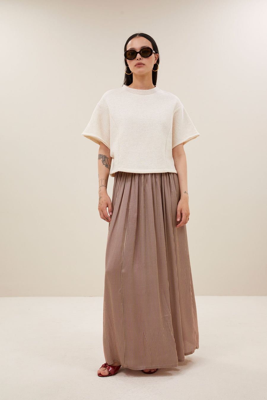 reva-viscose-stripe-skirt-wine-stripe-casual fit-losvallende pasvorm-viscose kwaliteit-by-bar-vooraanzicht