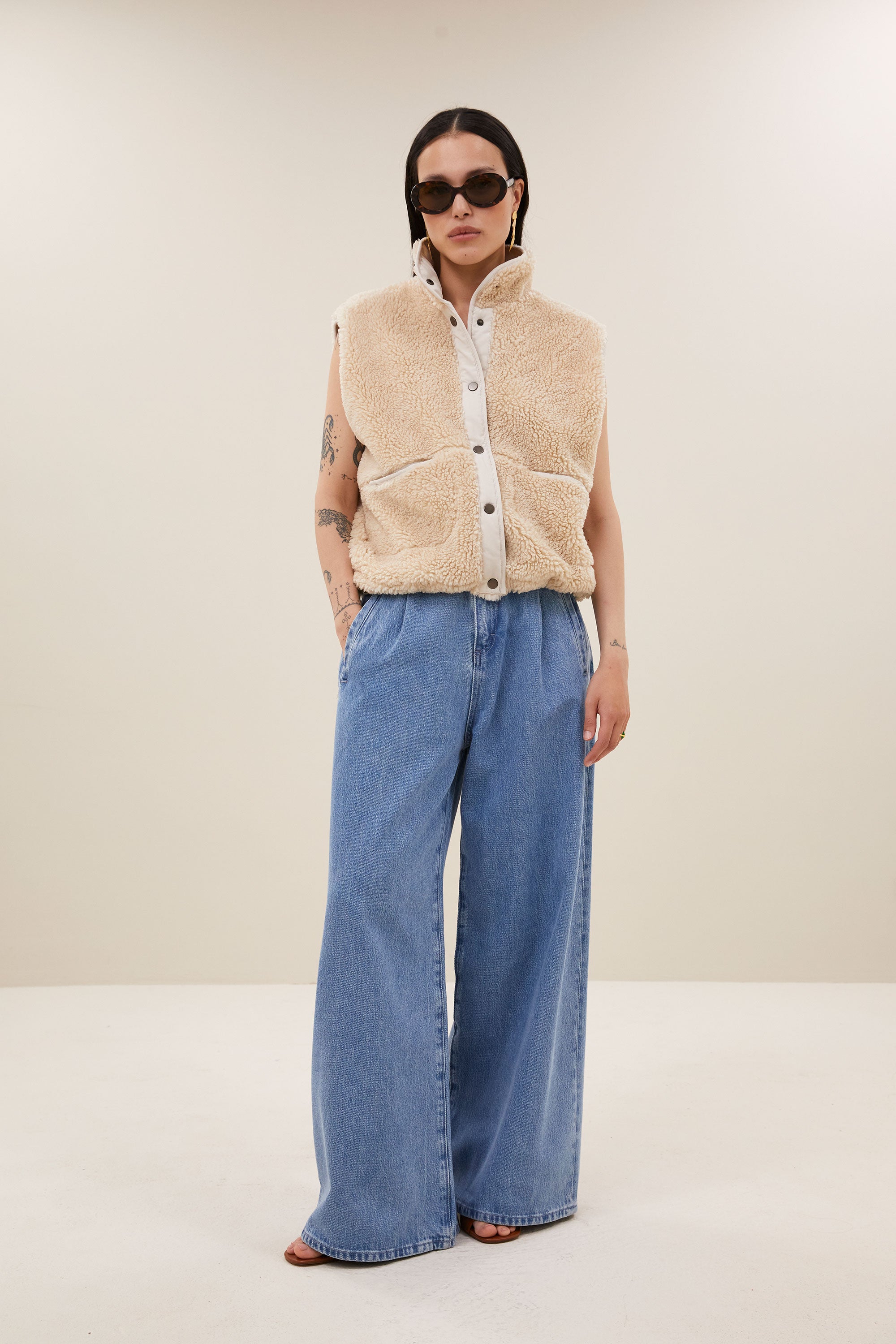 steve sleeveless jacket | off white