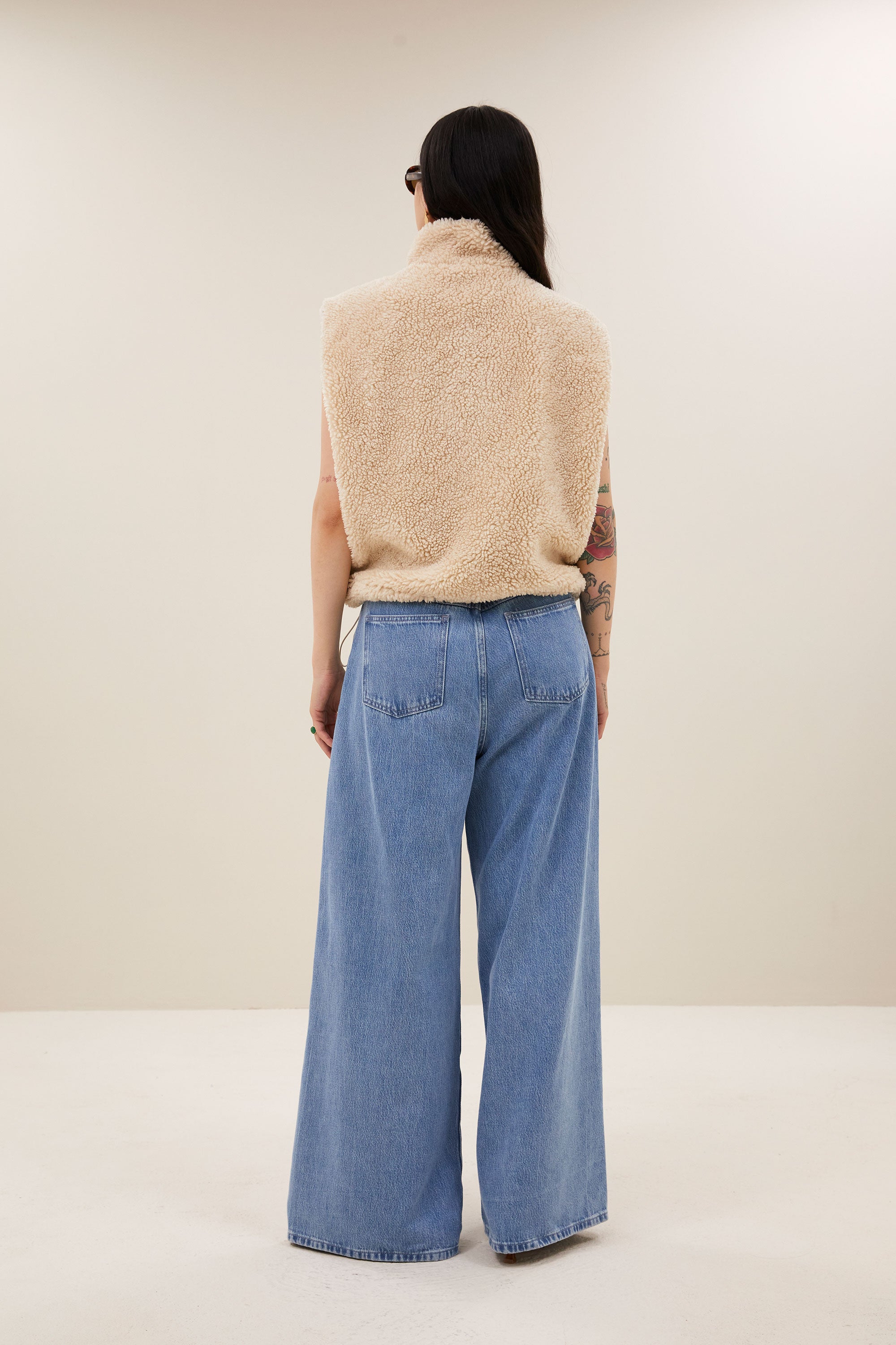 steve sleeveless jacket | off white