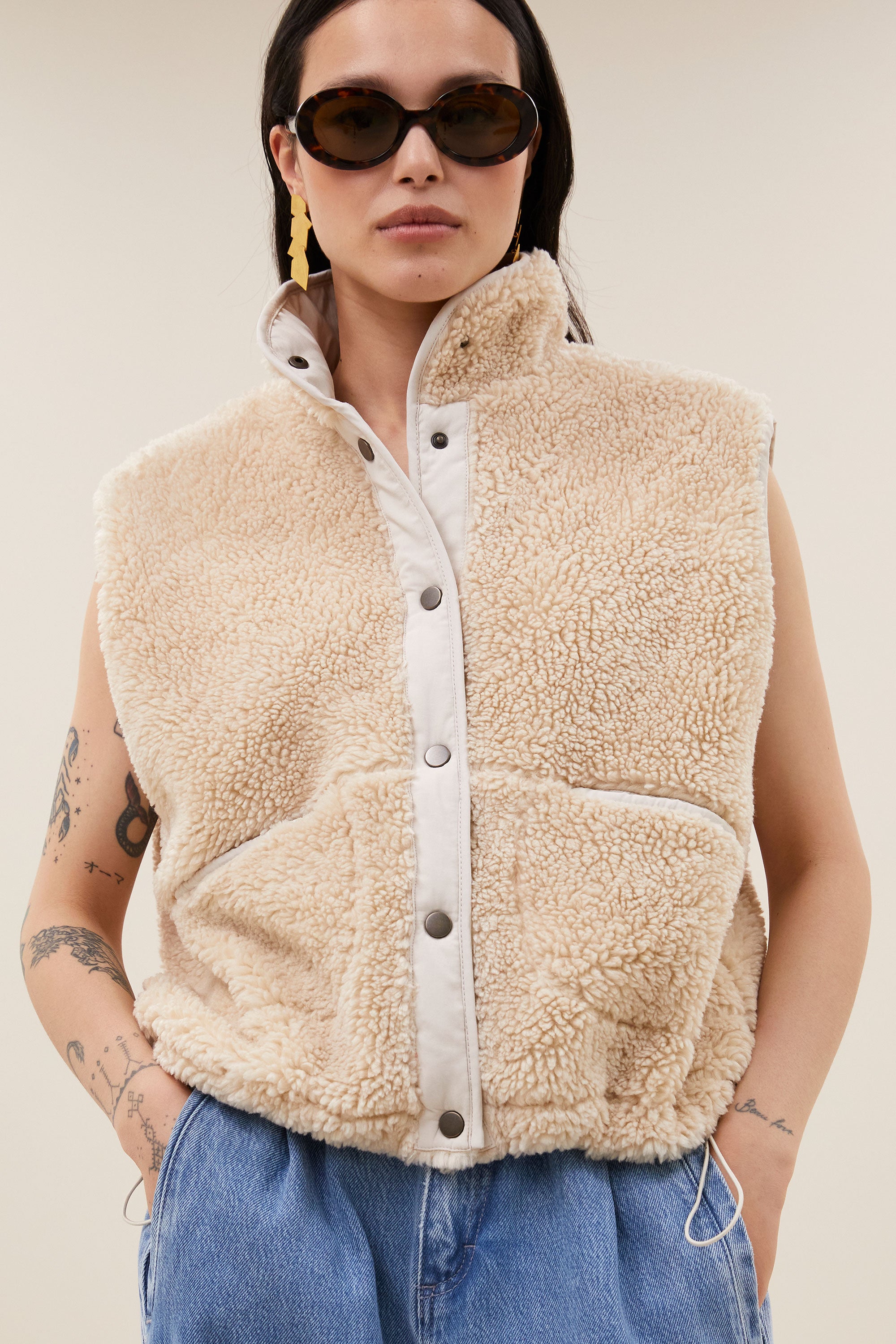 steve sleeveless jacket | off white