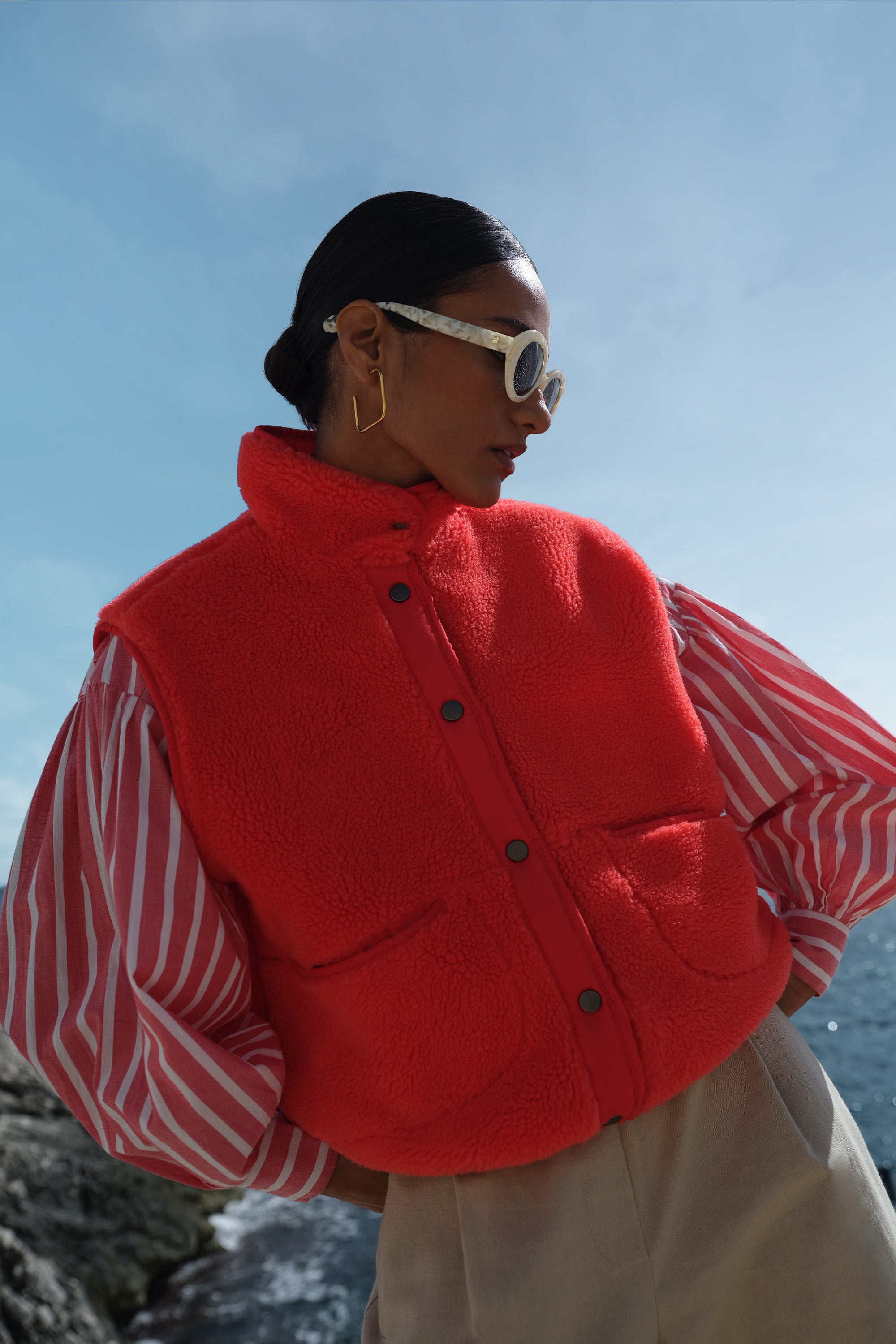 steve sleeveless jacket | poppy red