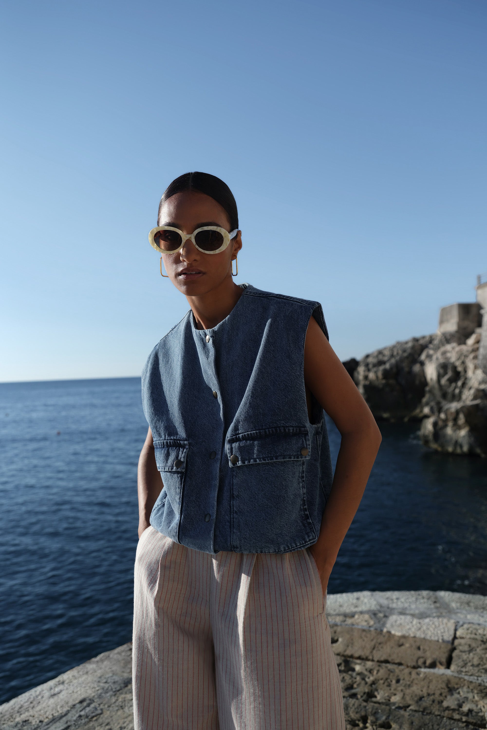 Maggie denim sleeveless jacket | mid denim