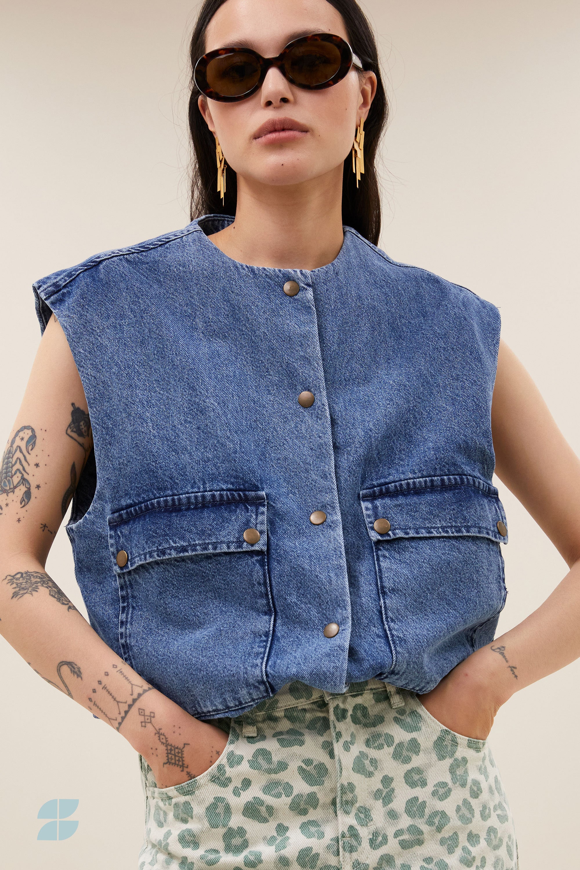 Maggie denim sleeveless jacket | mid denim