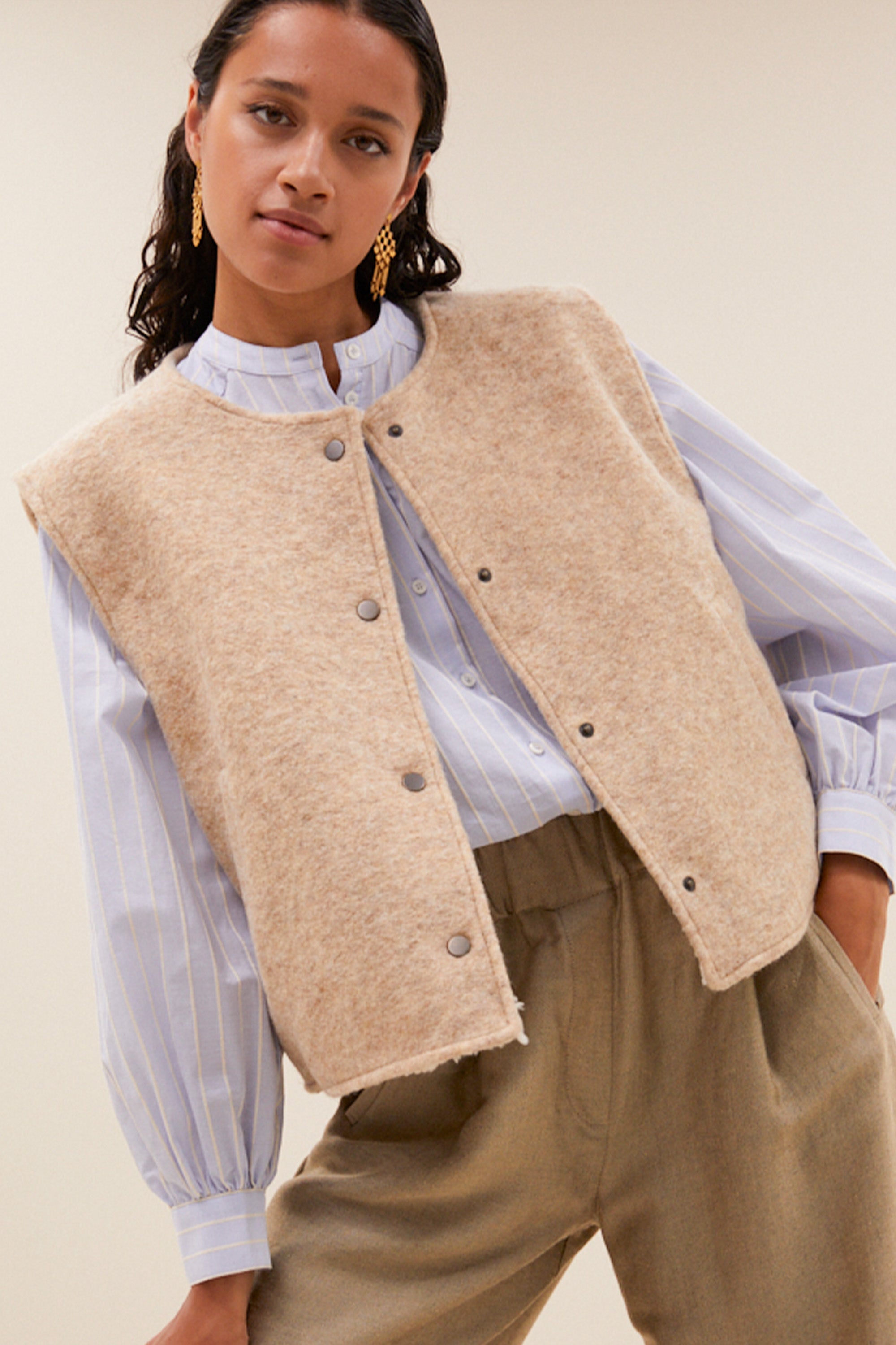 joelle wool jacket - sand melange, comfy fit, hidden side pockets, reversible - by-bar - close-up
