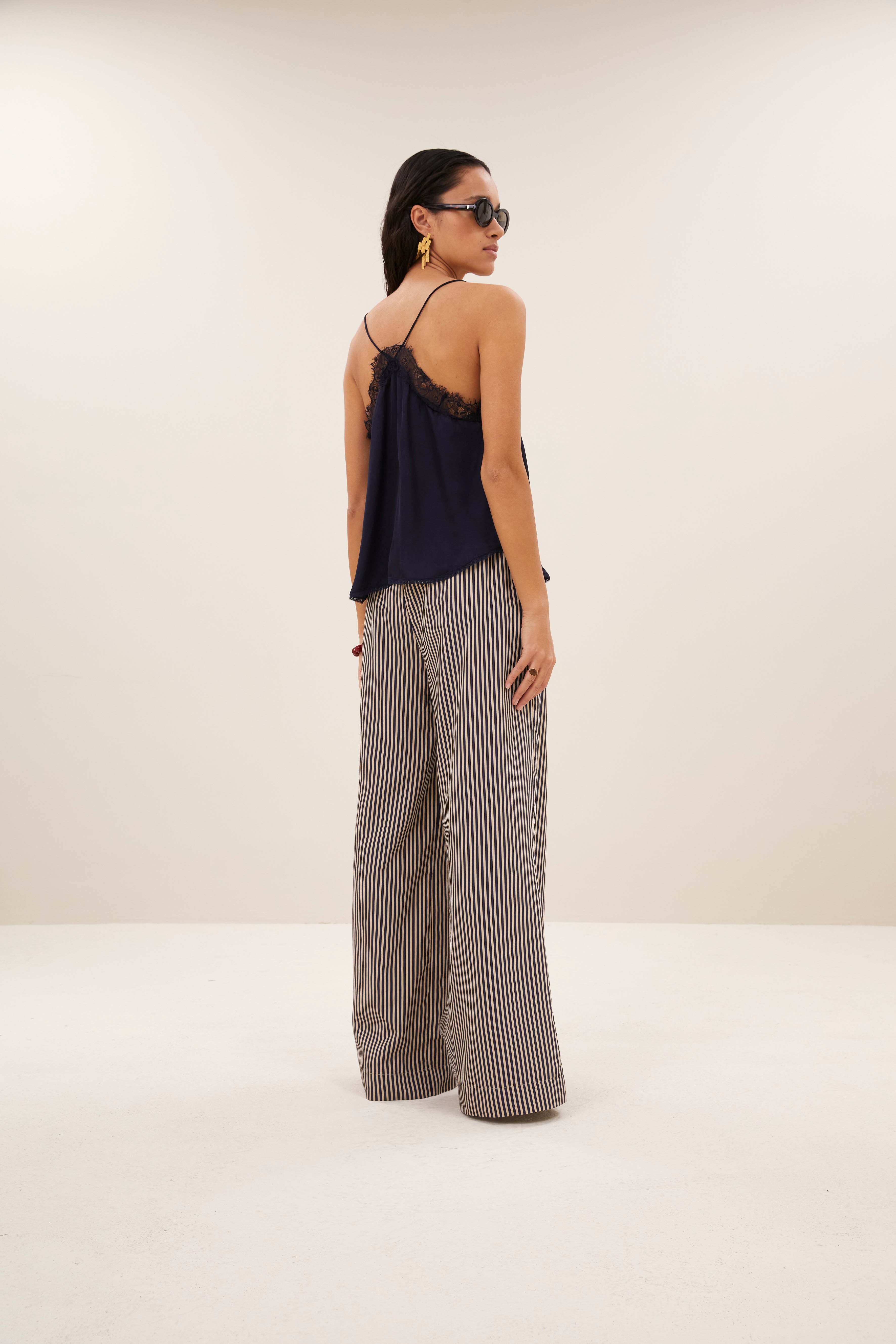 top-pia satin top captain blue-by-bar-aanvullende foto