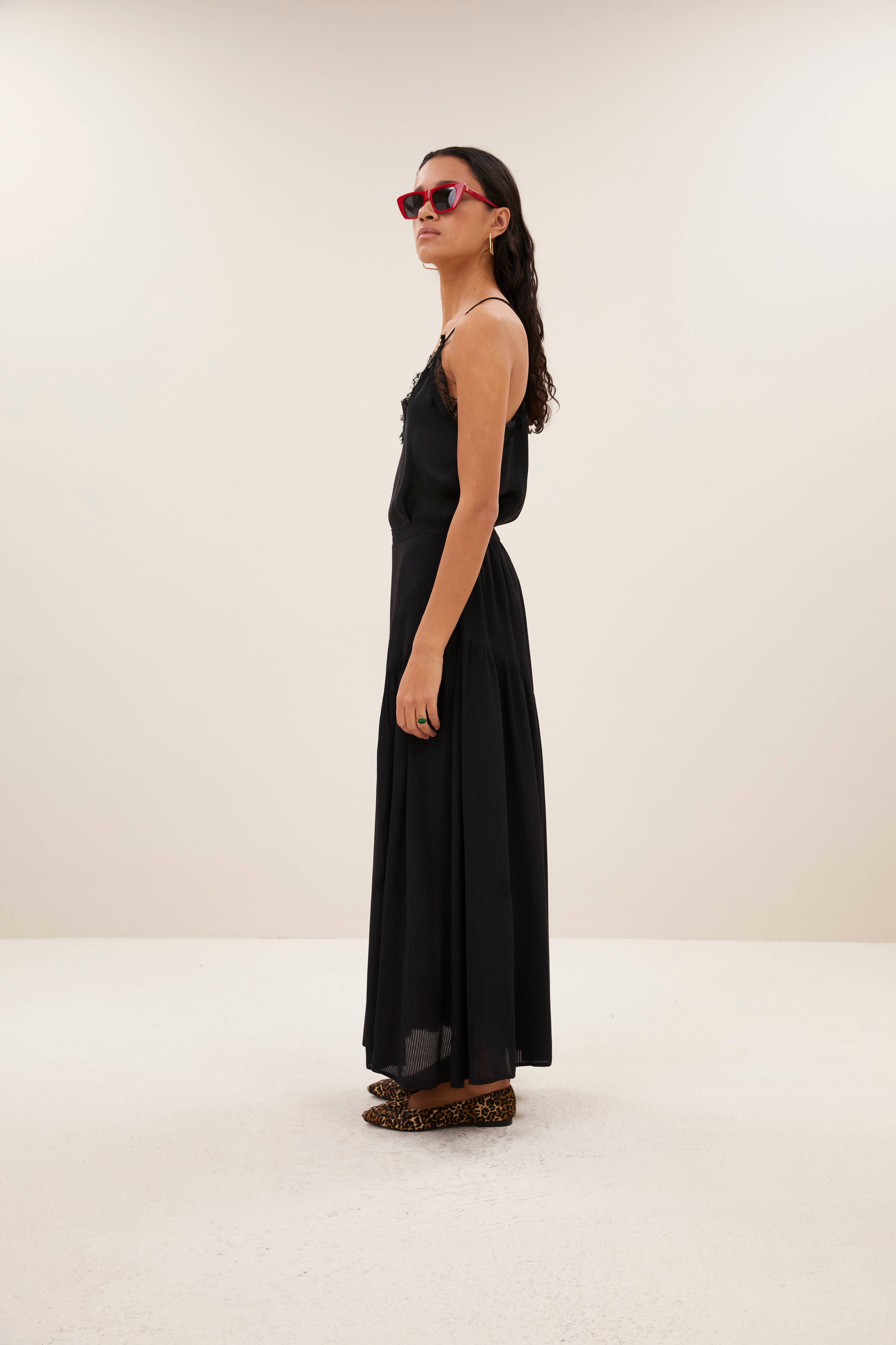 top-pia satin top black-by-bar-zijaanzicht