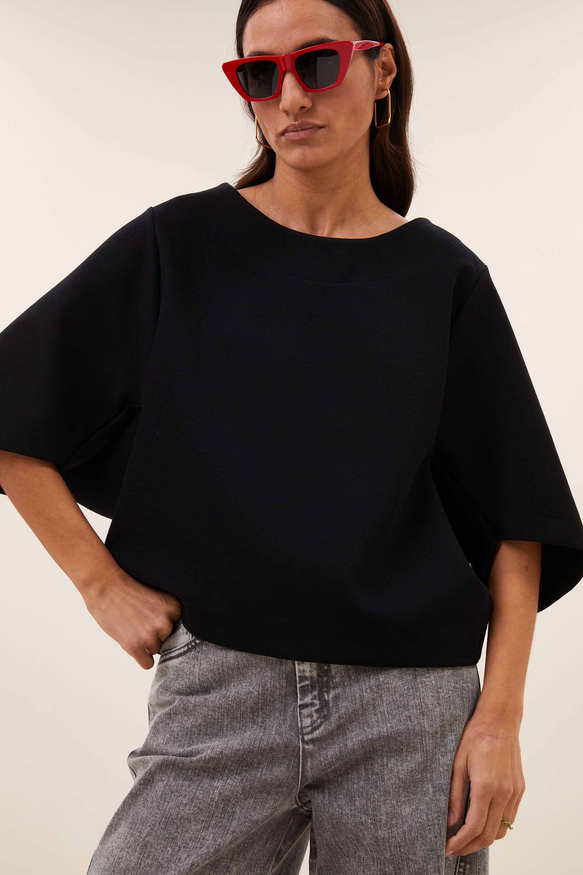 tess-top-black-all-time classic-katoen kwaliteit-ronde halslijn-by-bar-detail