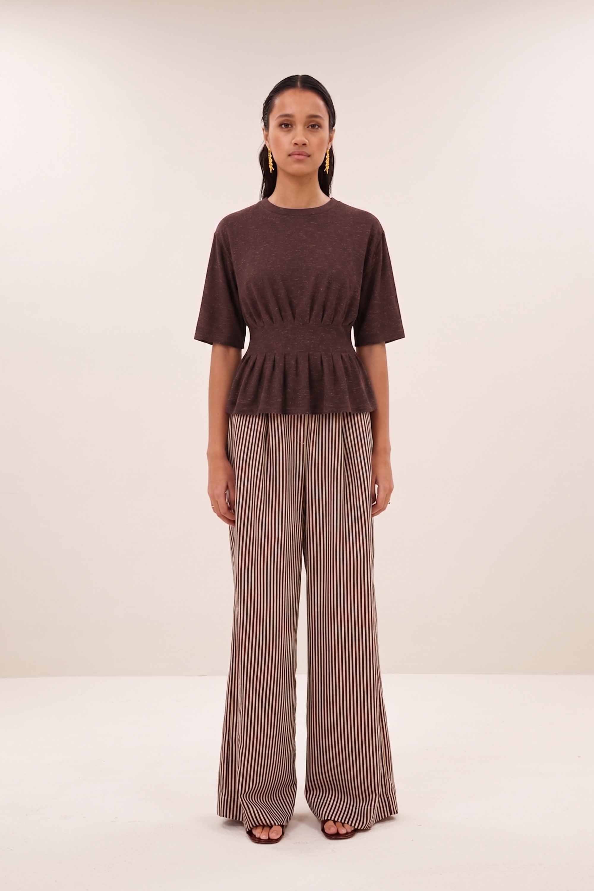 diva-sparkle-top-burgundy-crush-aansluitende fit-elastieken band-ronde halslijn-by-bar-vooraanzicht