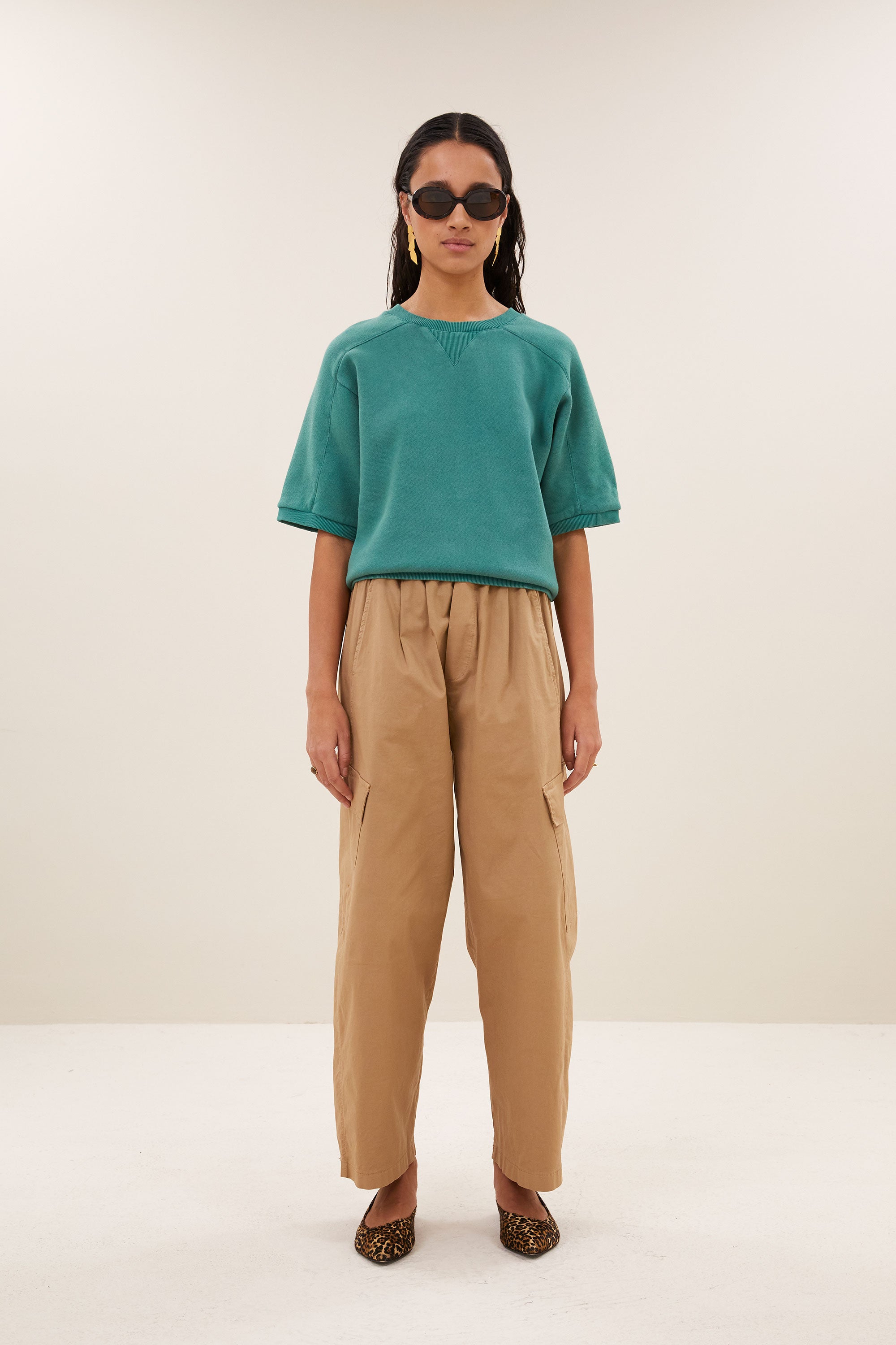 gina-top-frosty-green-korte fit-must-have essential-biologisch katoen-by-bar-vooraanzicht