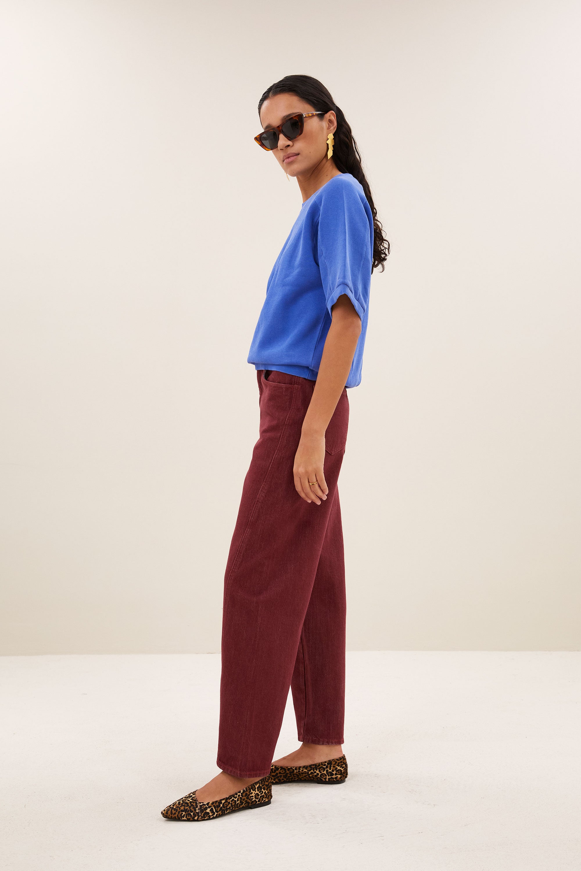gina-top-azul-blue-korte fit-must-have essential-biologisch katoen-by-bar-zijaanzicht