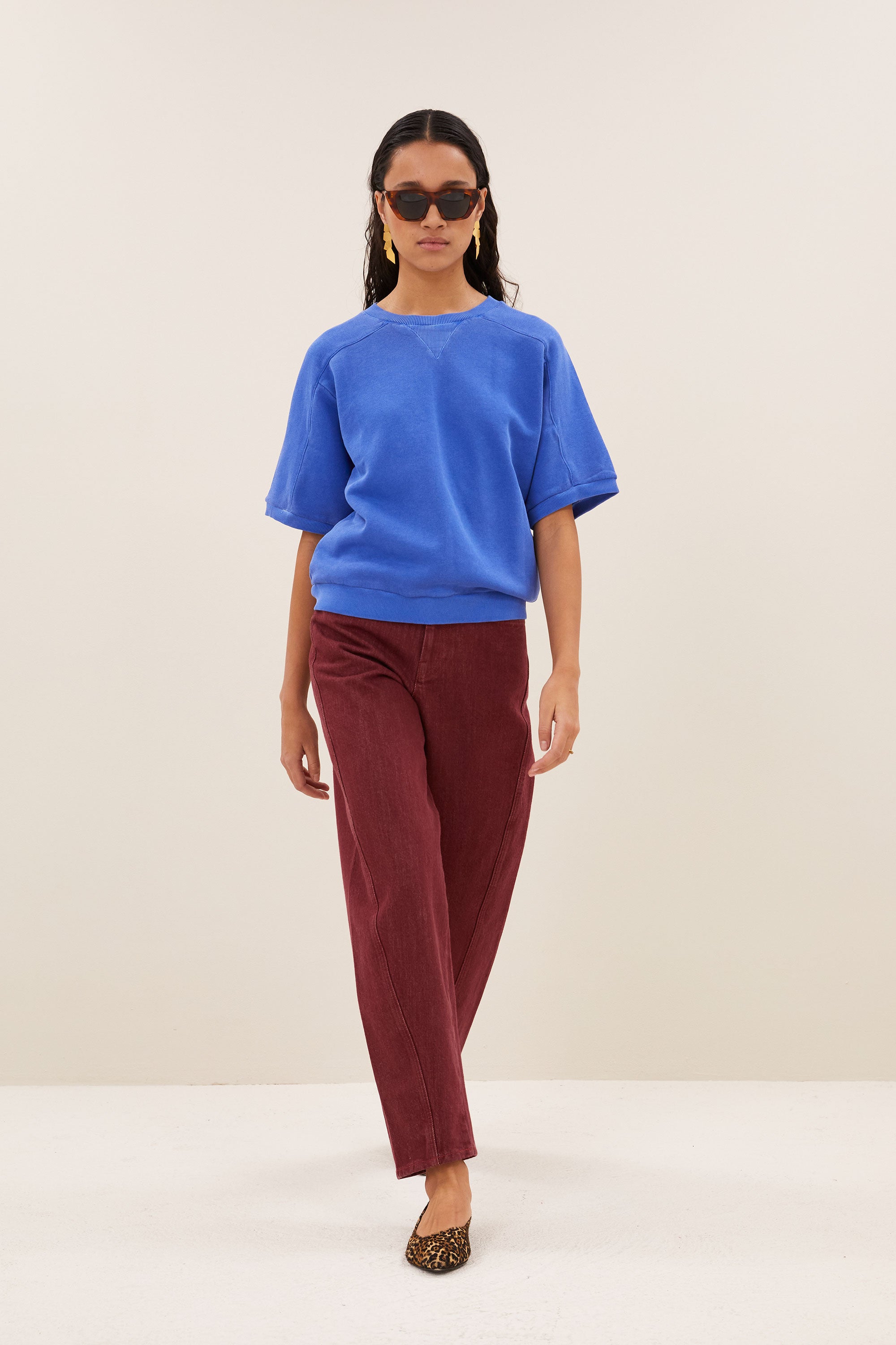 gina-top-azul-blue-korte fit-must-have essential-biologisch katoen-by-bar-extra