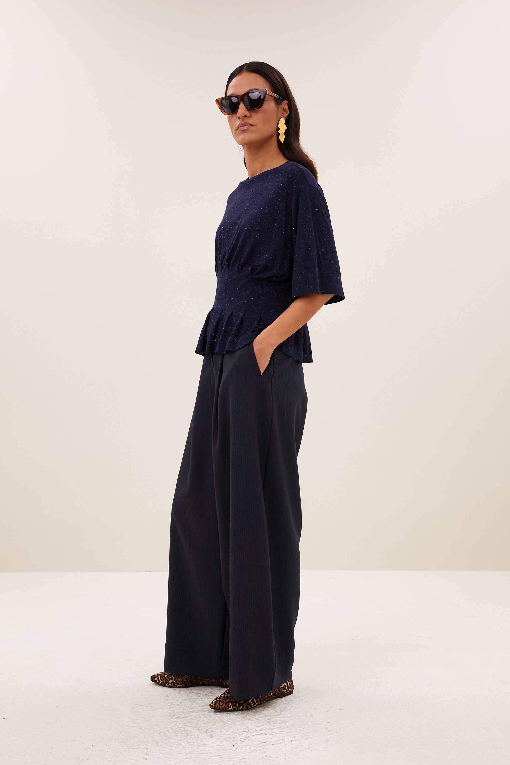 diva-sparkle-top-night-sky-aansluitende fit-elastieken band-ronde halslijn-by-bar-zijaanzicht
