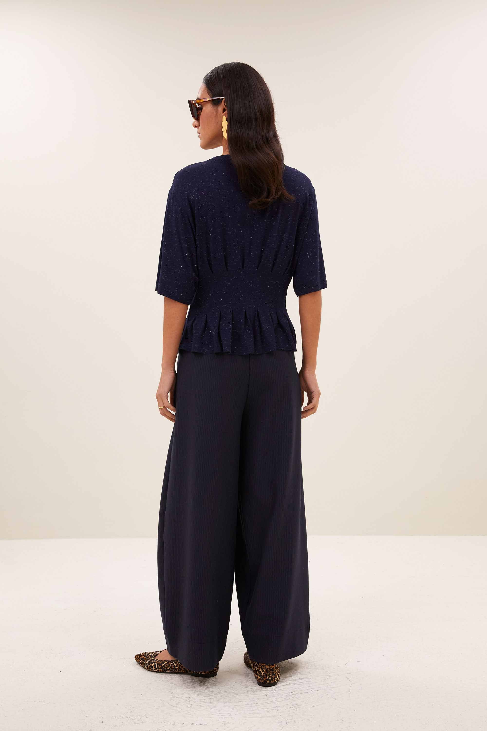 diva-sparkle-top-night-sky-aansluitende fit-elastieken band-ronde halslijn-by-bar-achteraanzicht