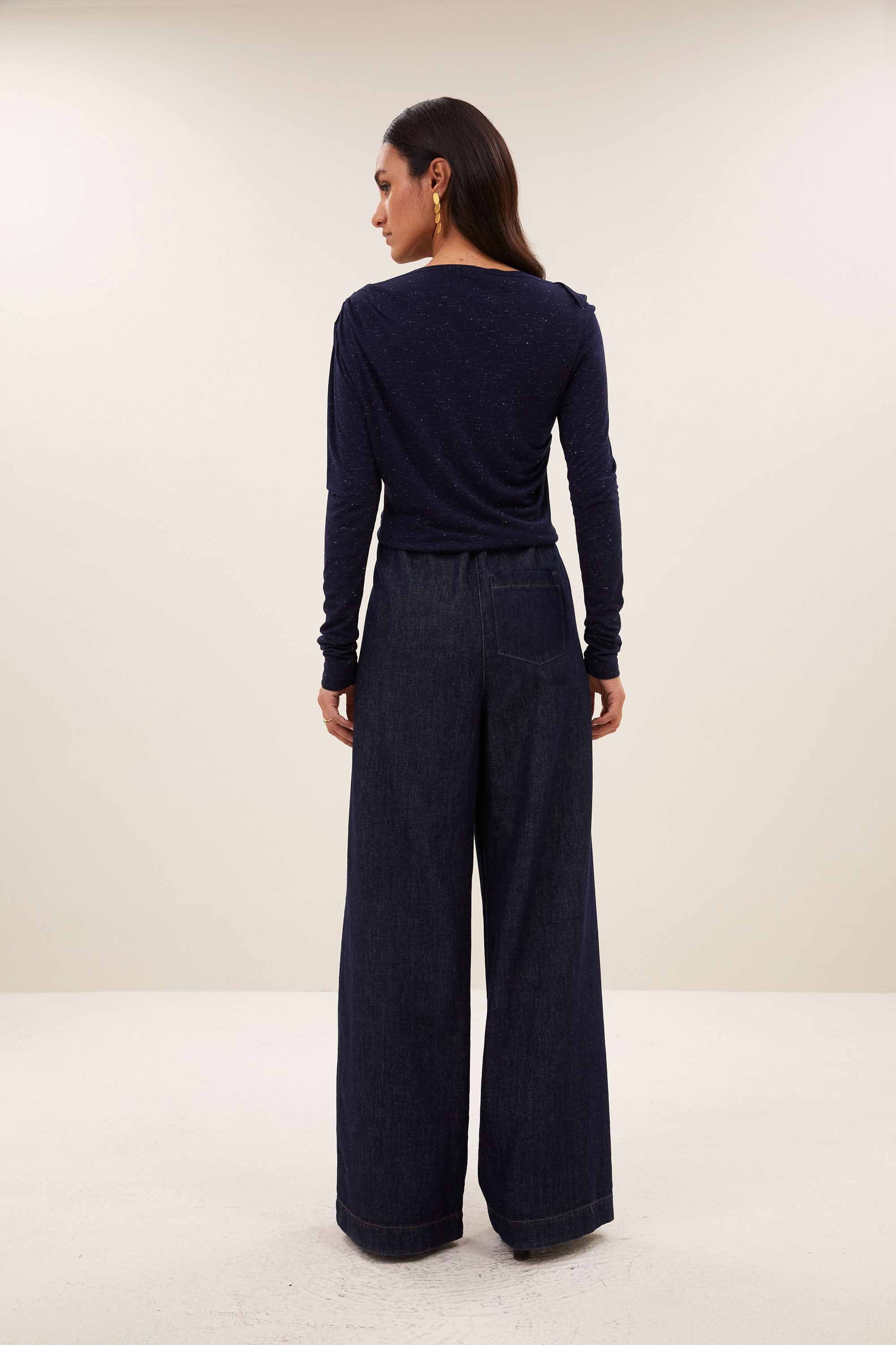 leya-sparkle-top-night-sky-a-lijn fit-all-time classic-aansluitende fit-by-bar-zijaanzicht