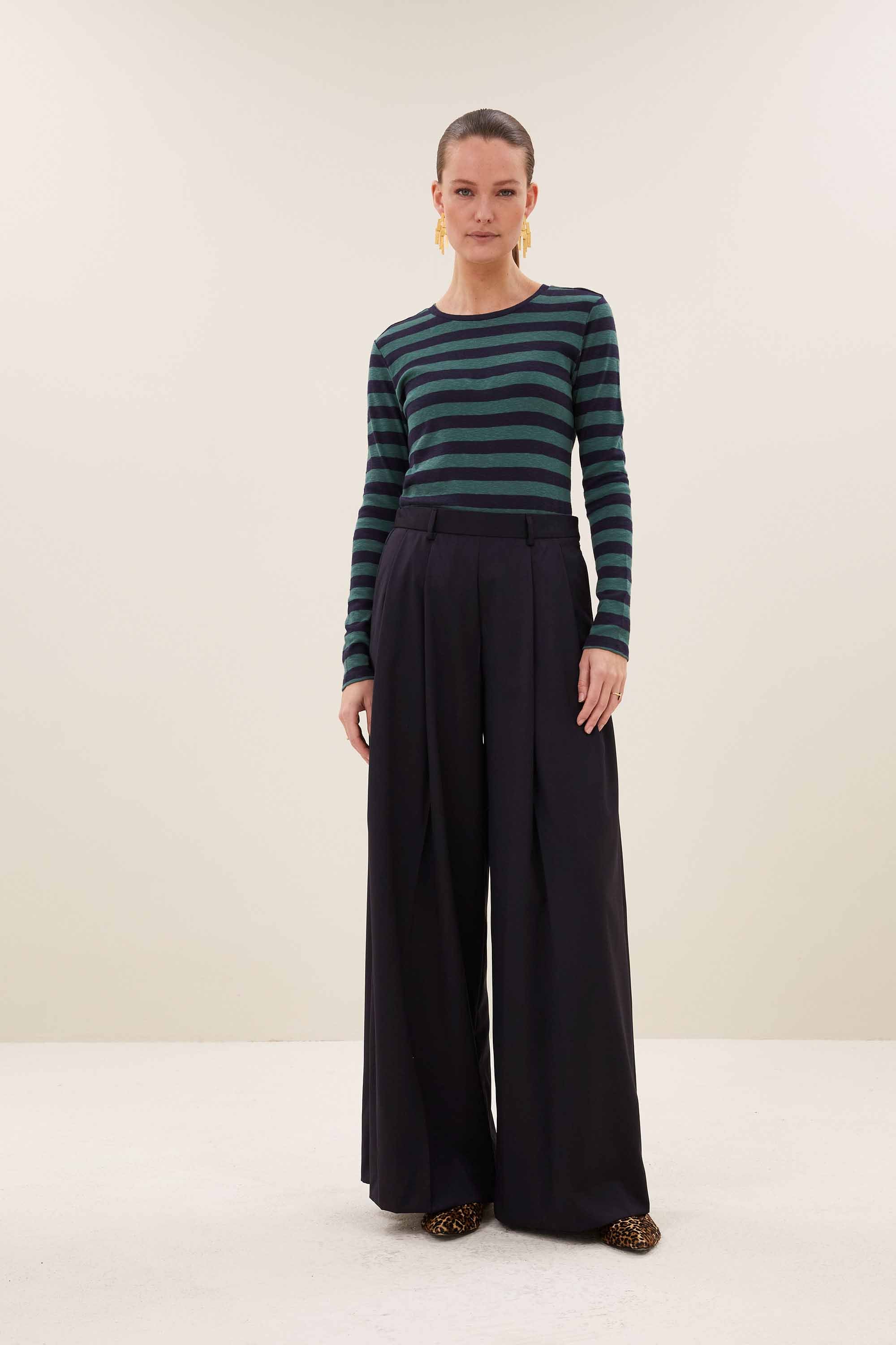 basic-ls-big-stripe-top-deep-green-2-all-time classic-aansluitende fit-biologisch katoen-by-bar-vooraanzicht