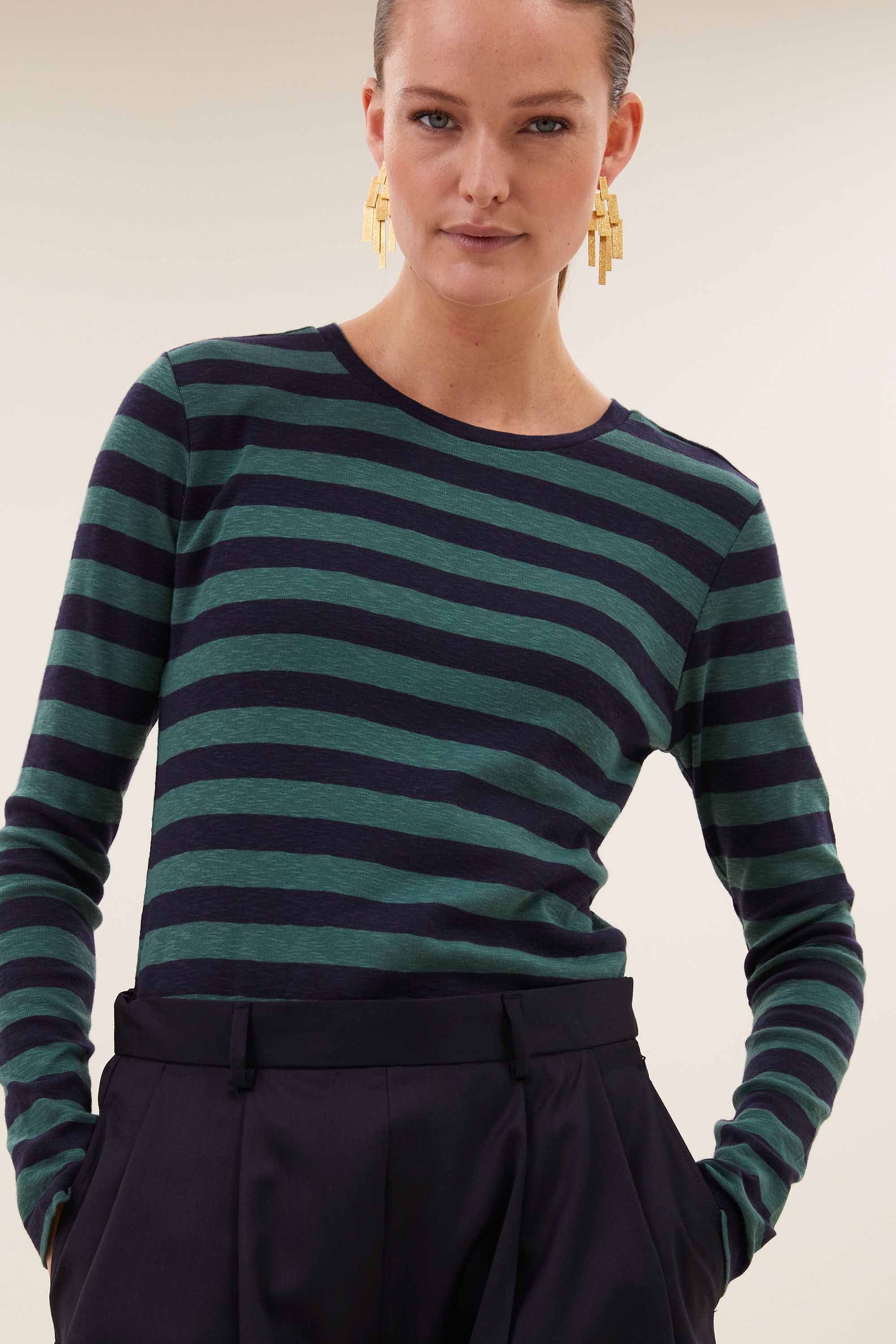basic-ls-big-stripe-top-deep-green-2-all-time classic-aansluitende fit-biologisch katoen-by-bar-detail