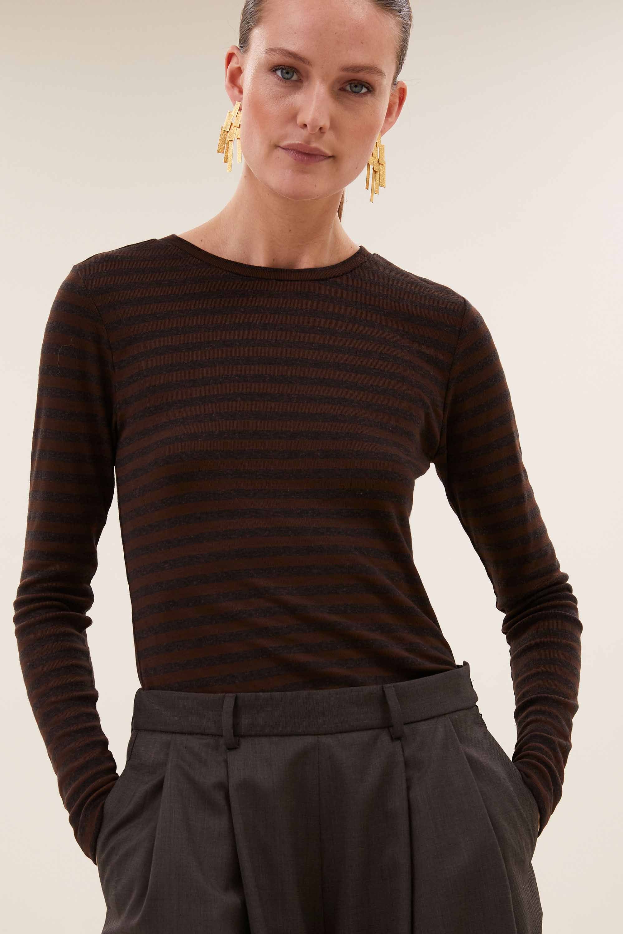 basic-ls-melange-stripe-top-coffee-bean-all-time classic-aansluitende fit-ronde halslijn-by-bar-detail