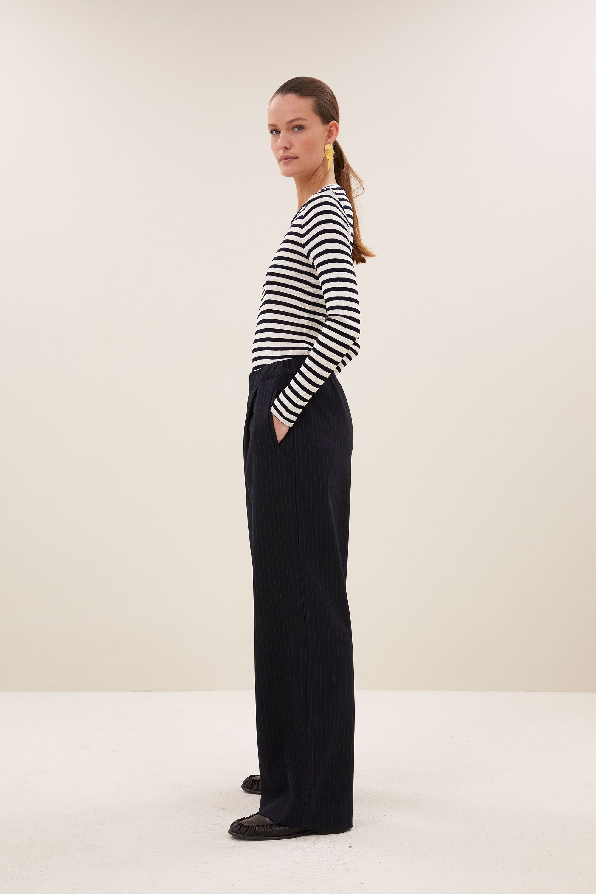 basic-ls-rib-top-moon-stripe-all-time classic-aansluitende fit-ribpatroon-by-bar-zijaanzicht