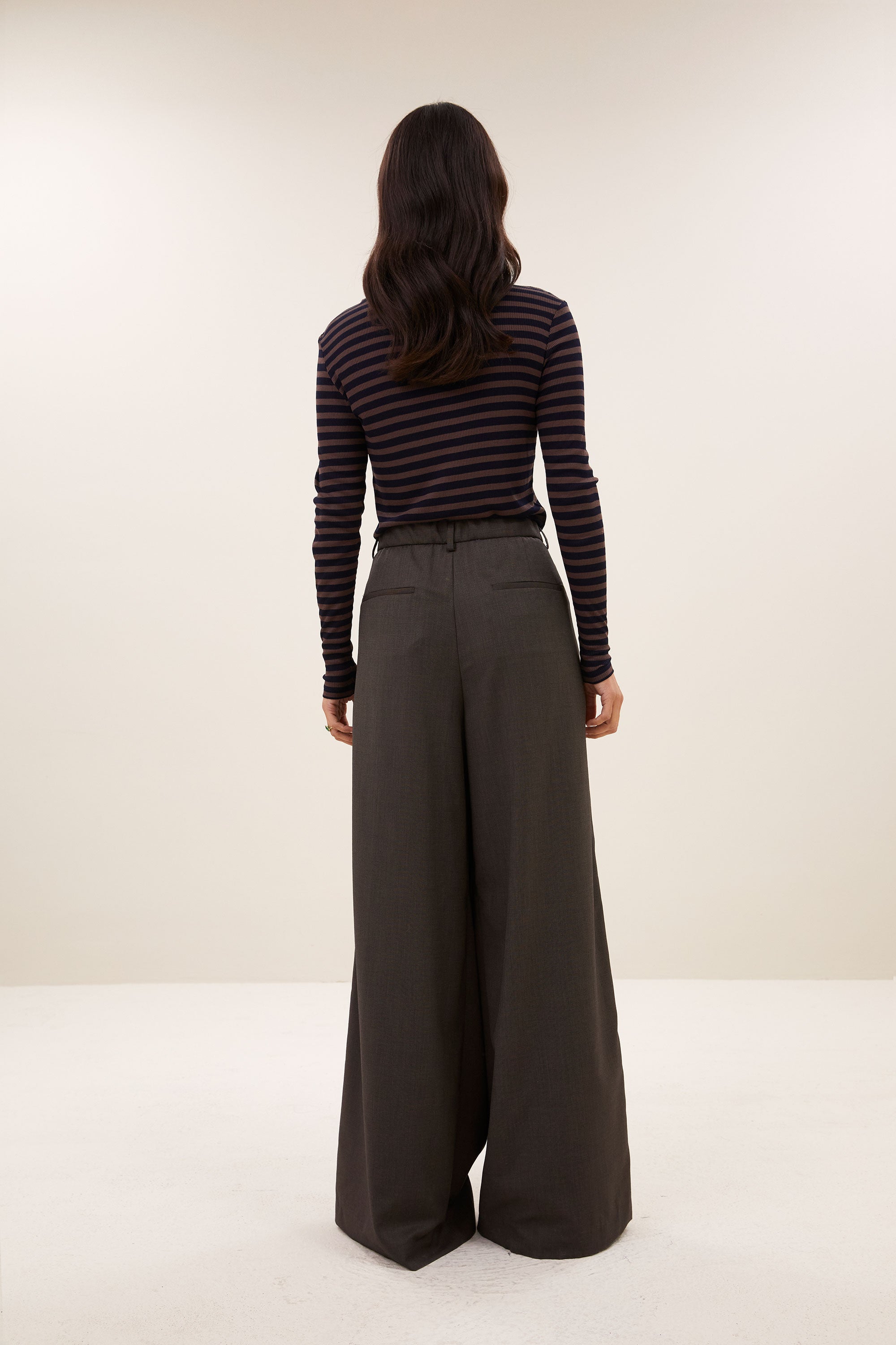 basic-ls-rib-top-deep-stripe-all-time classic-aansluitende fit-ribpatroon-by-bar-achteraanzicht